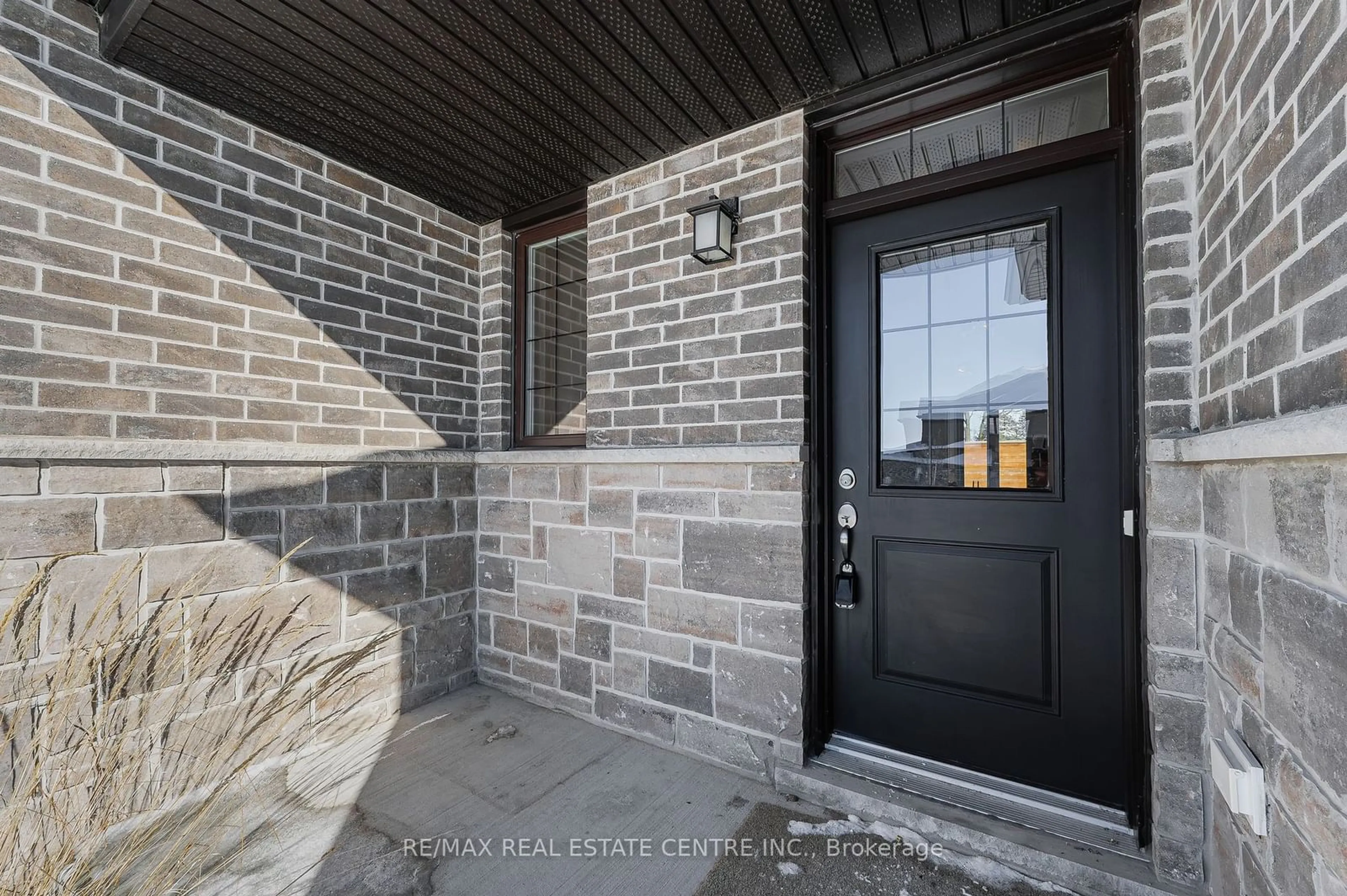 Indoor entryway for 172 Links Cres, Woodstock Ontario N4T 0L9