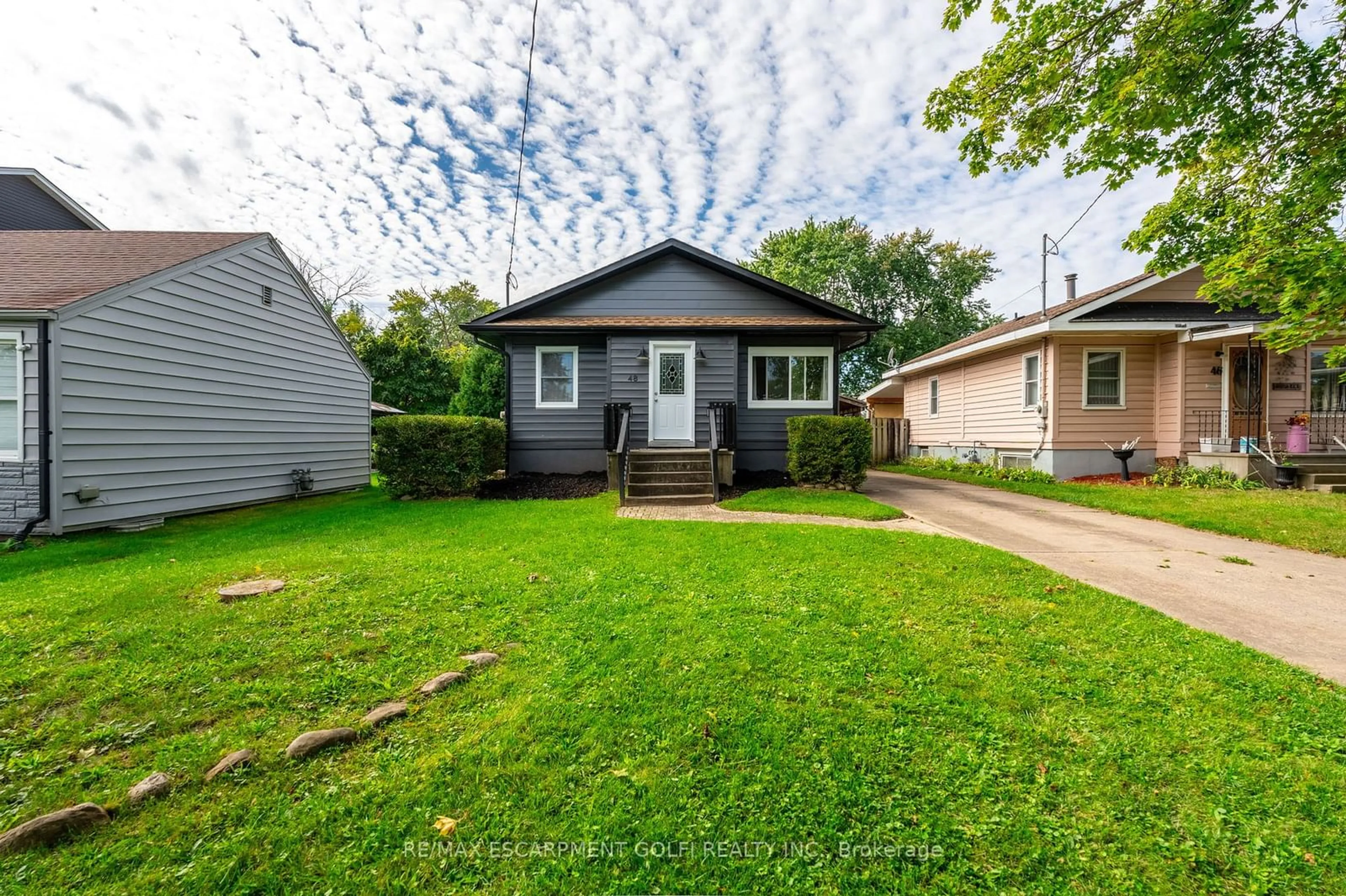 Home with vinyl exterior material, street for 48 Merigold St, St. Catharines Ontario L2S 2N5