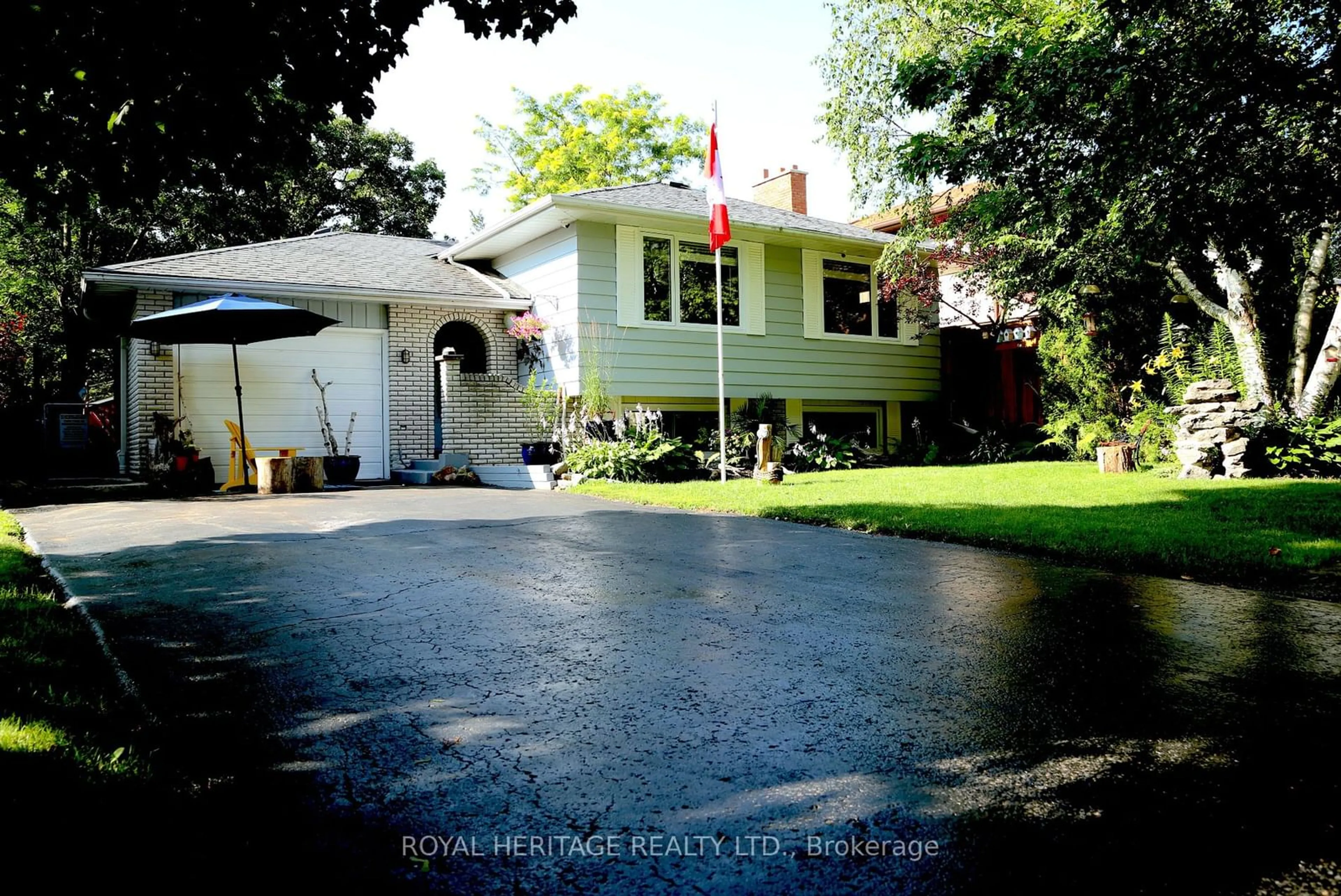 Home with vinyl exterior material, street for 17 Briarwood Cres, Belleville Ontario K8N 5J6