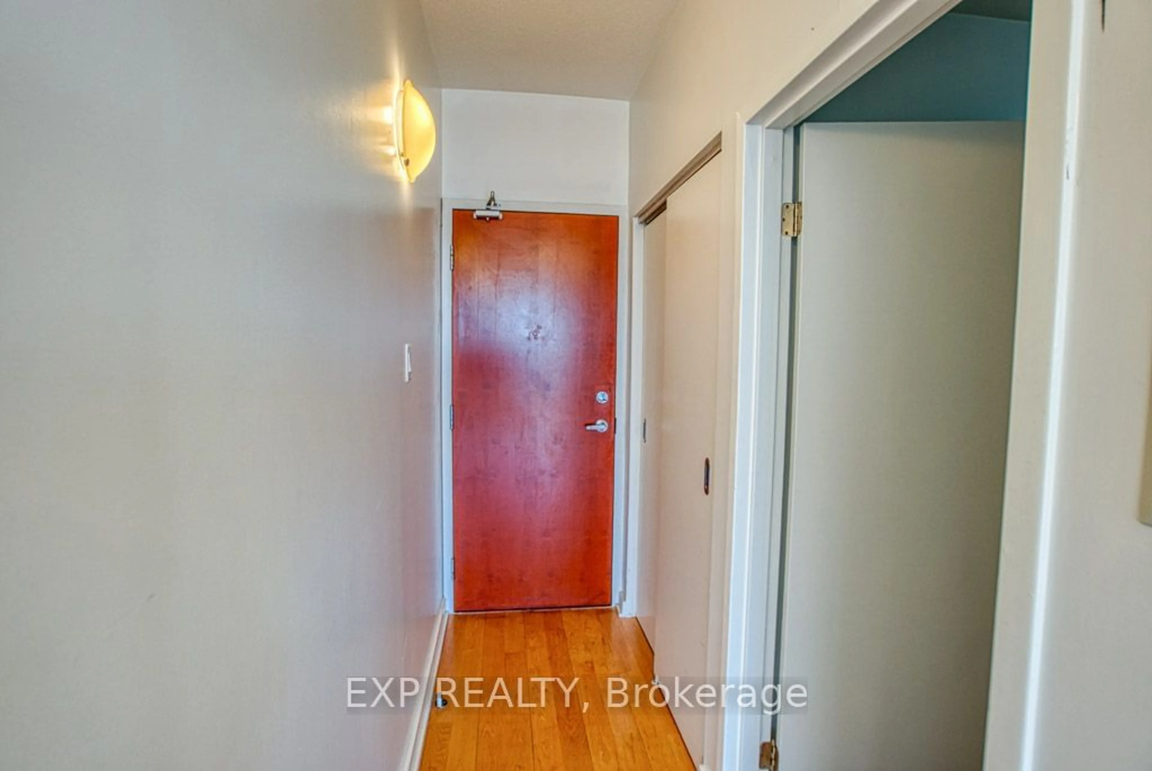 Indoor entryway for 324 Laurier Ave #2101, Ottawa Centre Ontario K1P 0A4