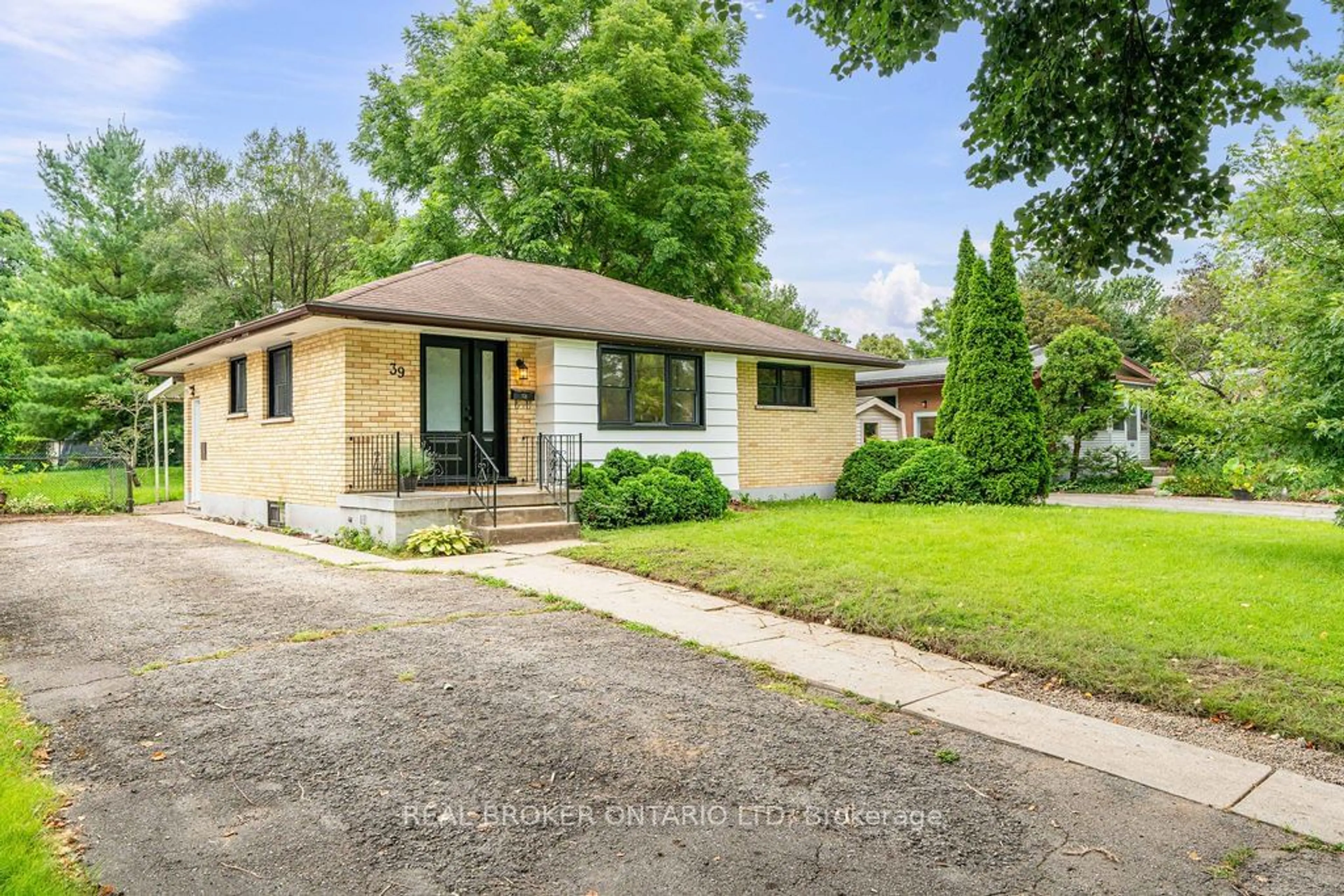 Home with brick exterior material, street for 39 Trillium Cres, London East Ontario N5Y 4T3