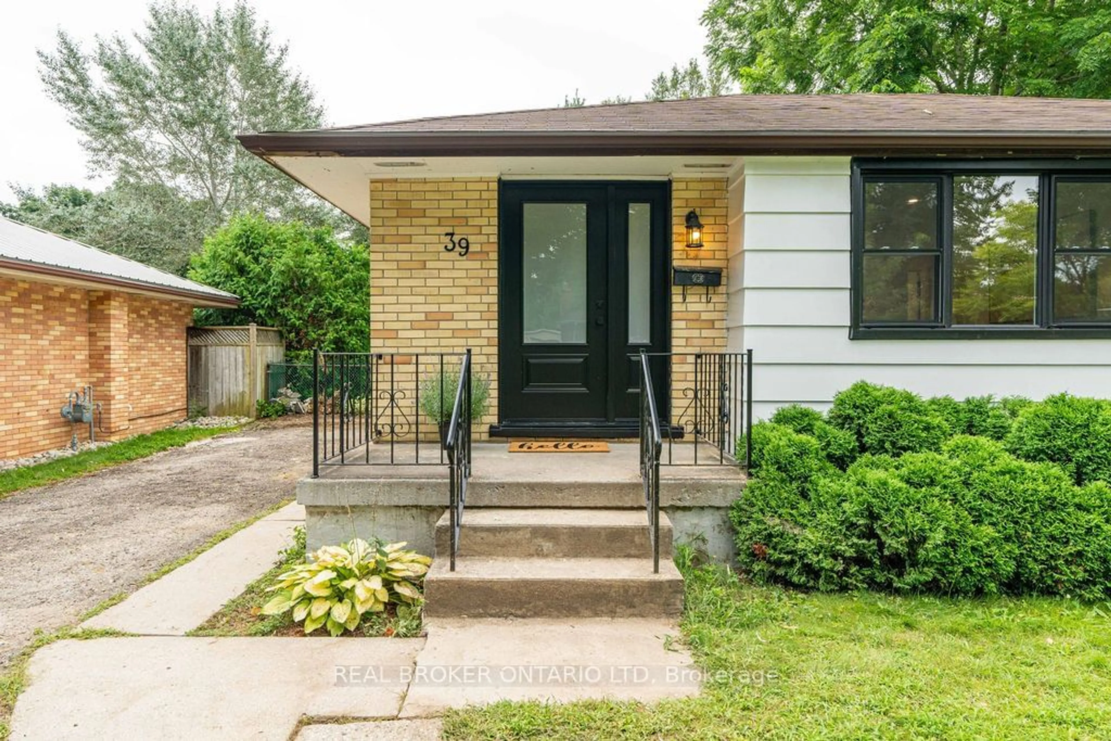 Home with brick exterior material, street for 39 Trillium Cres, London East Ontario N5Y 4T3