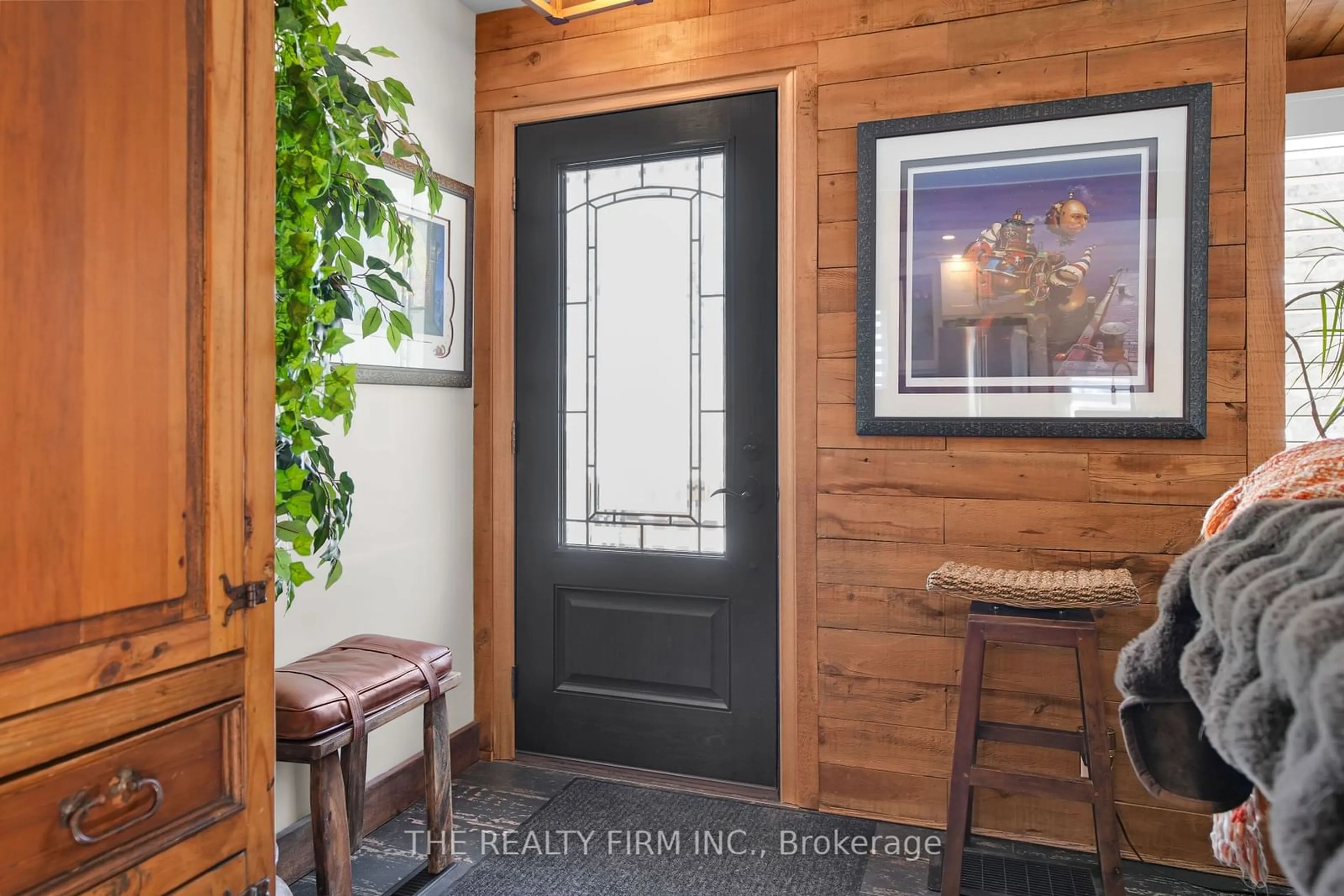 Indoor entryway for 1856 Royal Cres, London Ontario N5W 2A8