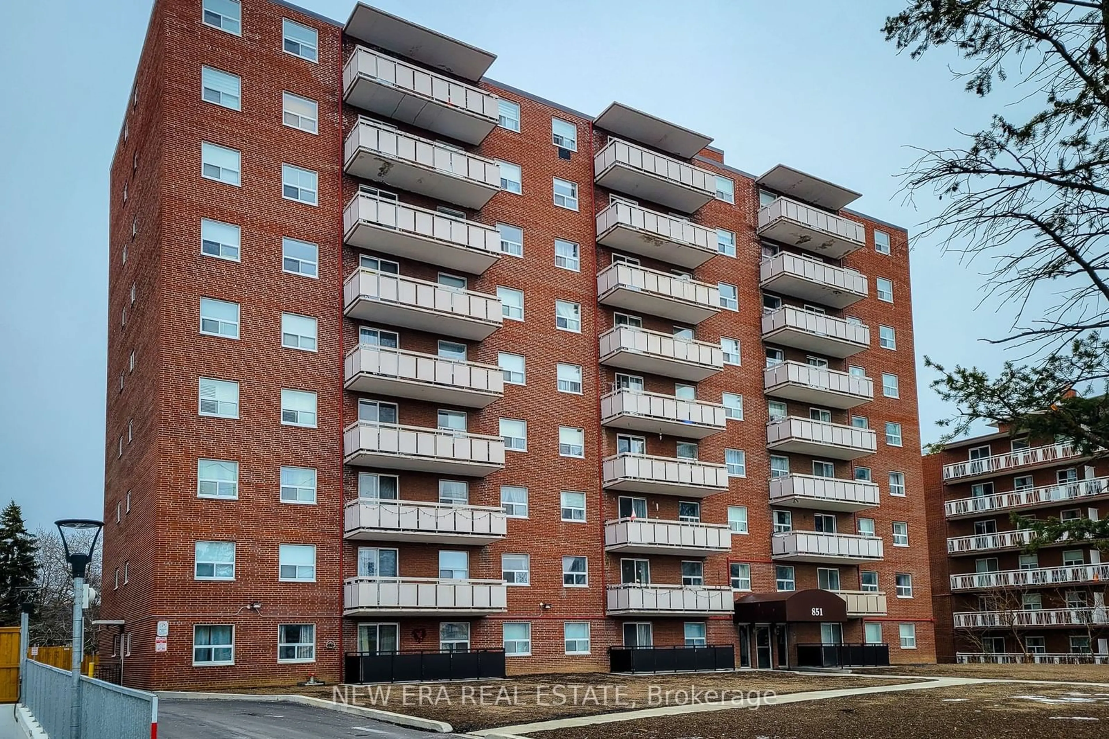 Home with brick exterior material, building for 851 Queenston Rd #505, Hamilton Ontario L8G 1B4