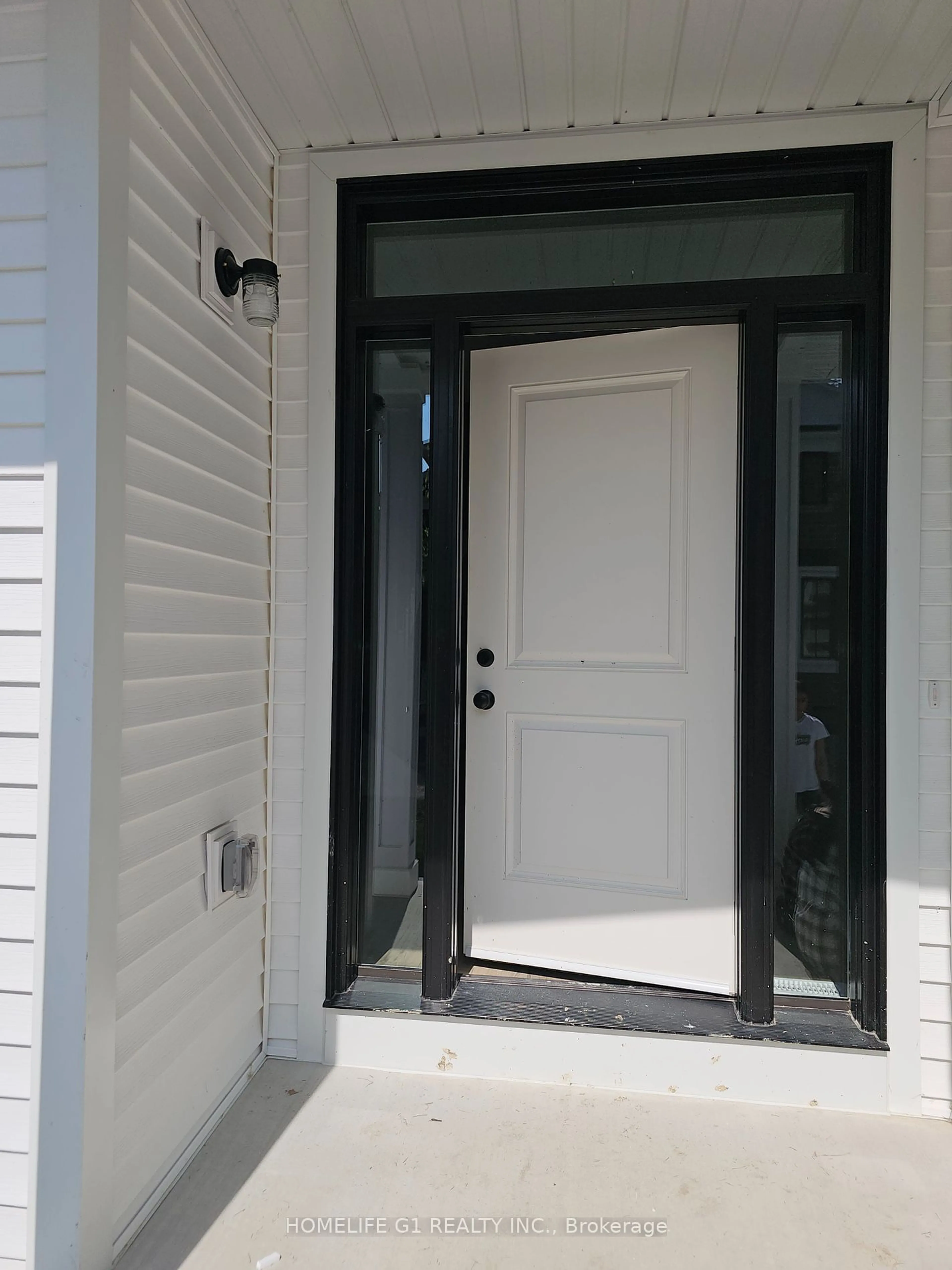 Indoor entryway for 17 SHAMROCK COMMON #17, St. Catharines Ontario L2S 0G7