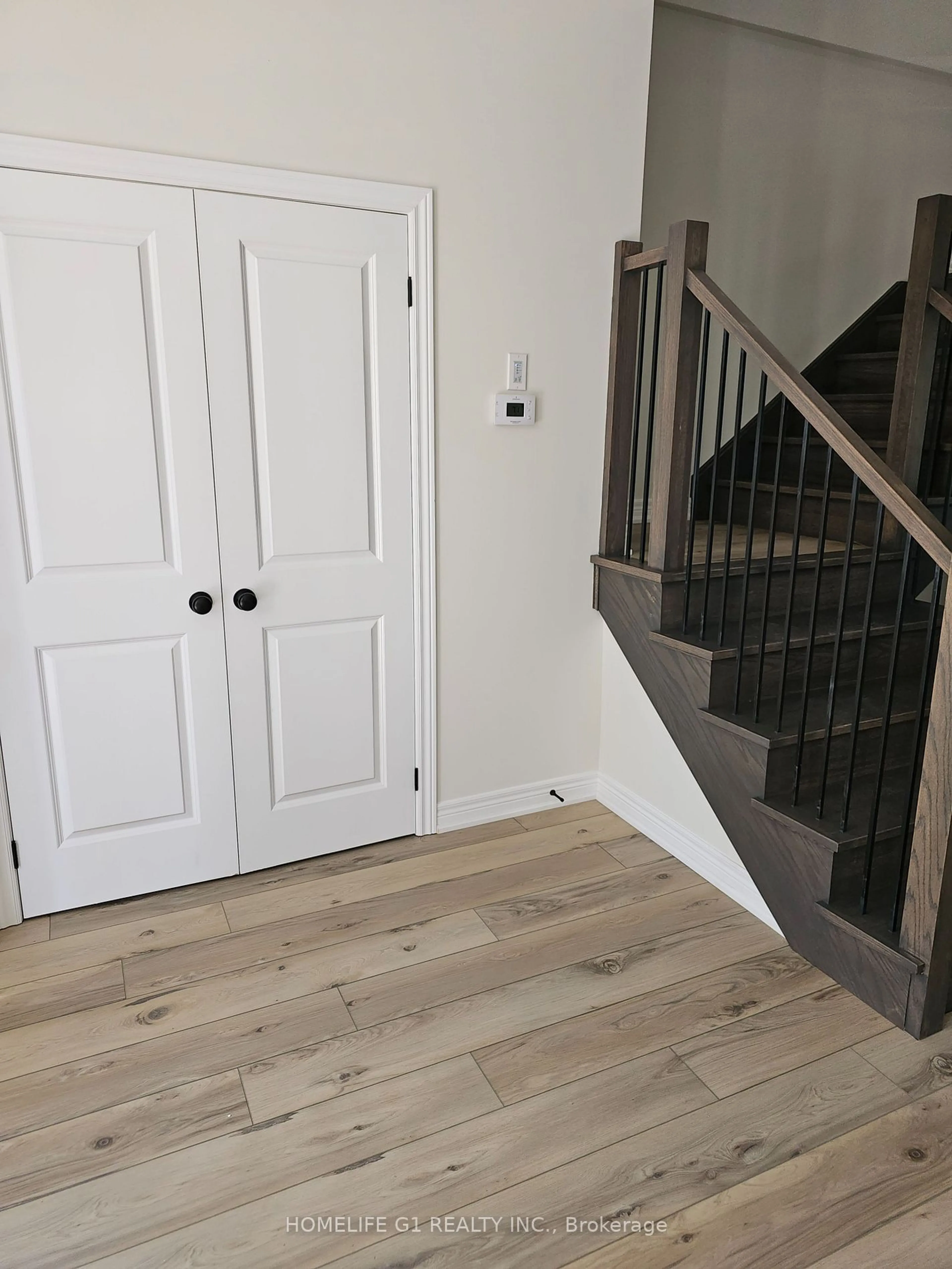 Indoor entryway for 17 SHAMROCK COMMON #17, St. Catharines Ontario L2S 0G7