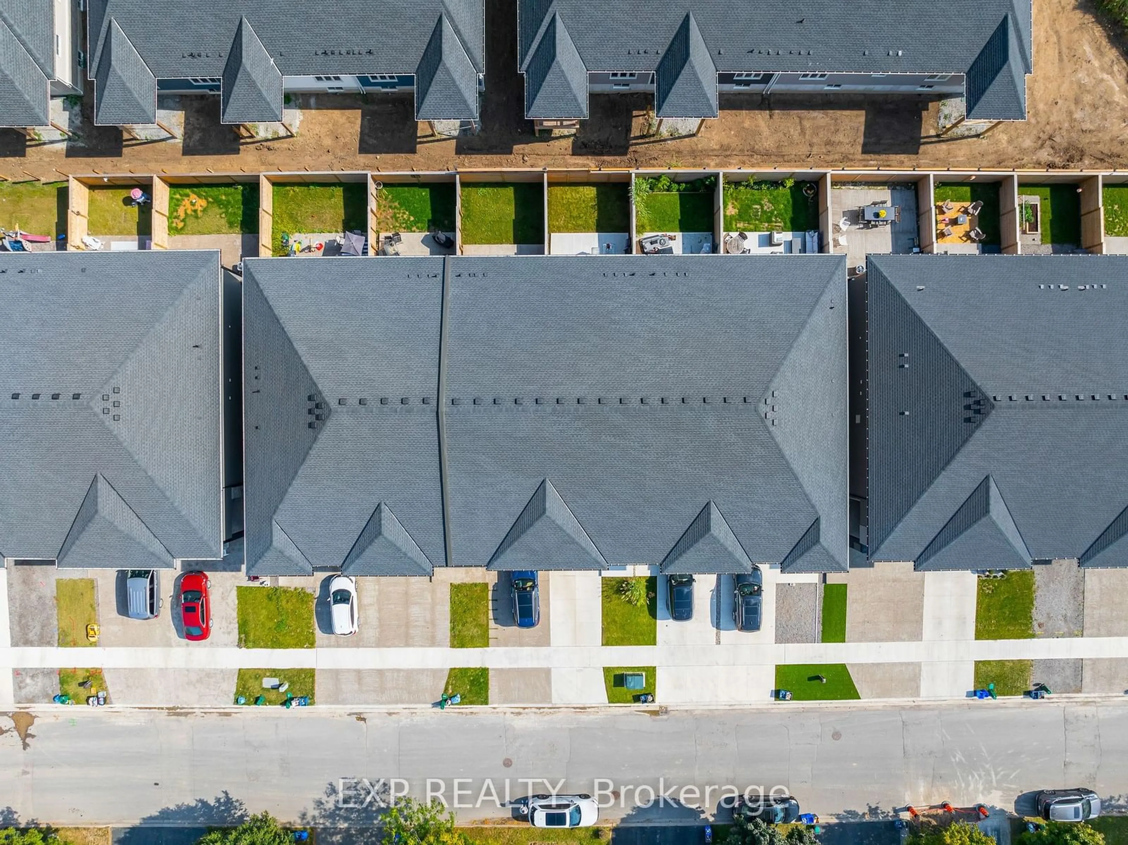 A pic from outside/outdoor area/front of a property/back of a property/a pic from drone, street for 1030 HANSLER ROAD, Welland Ontario L3C 7H7