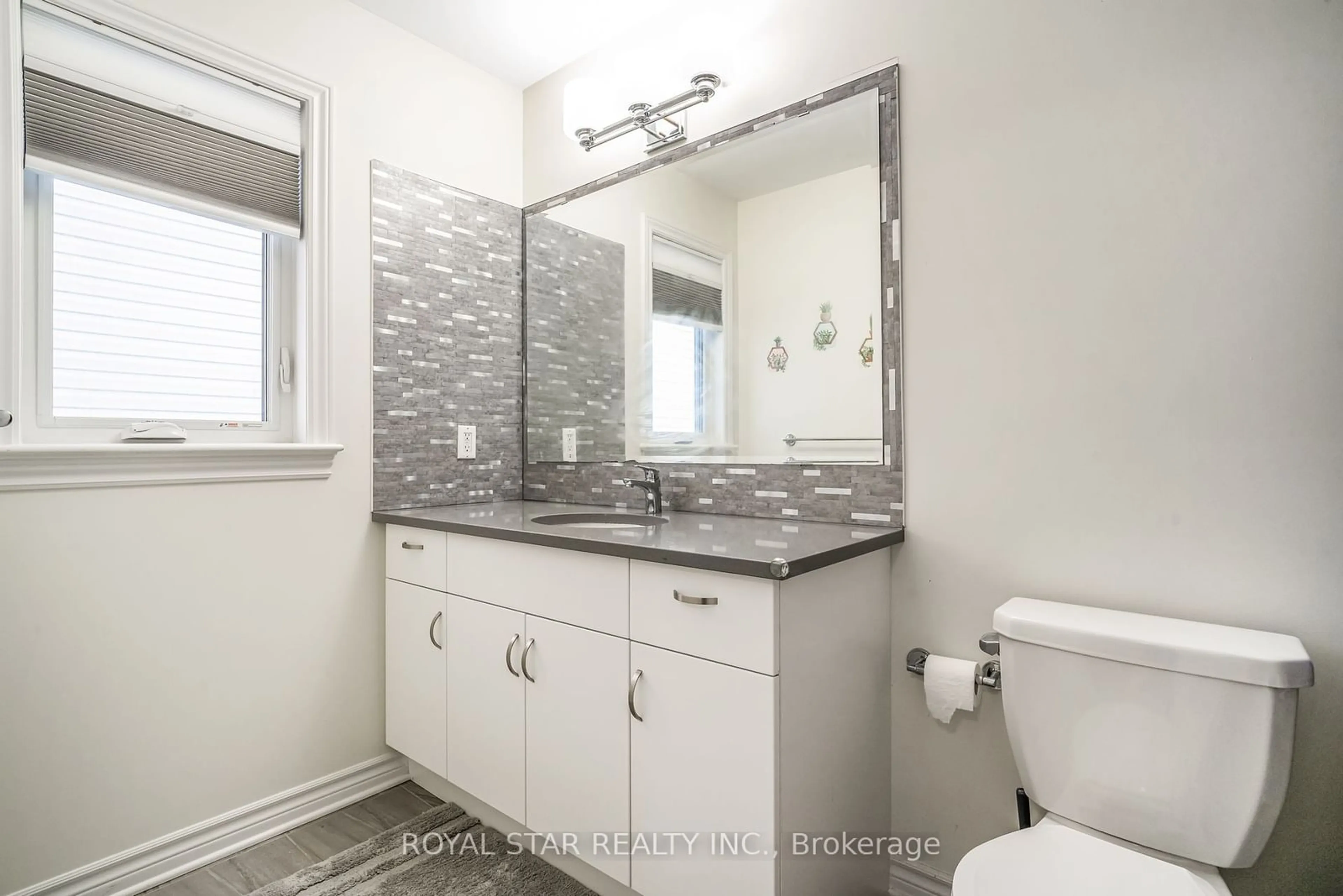 Standard bathroom, ceramic/tile floor for 925 Embankment St, Stittsville - Munster - Richmond Ontario K2S 2P6