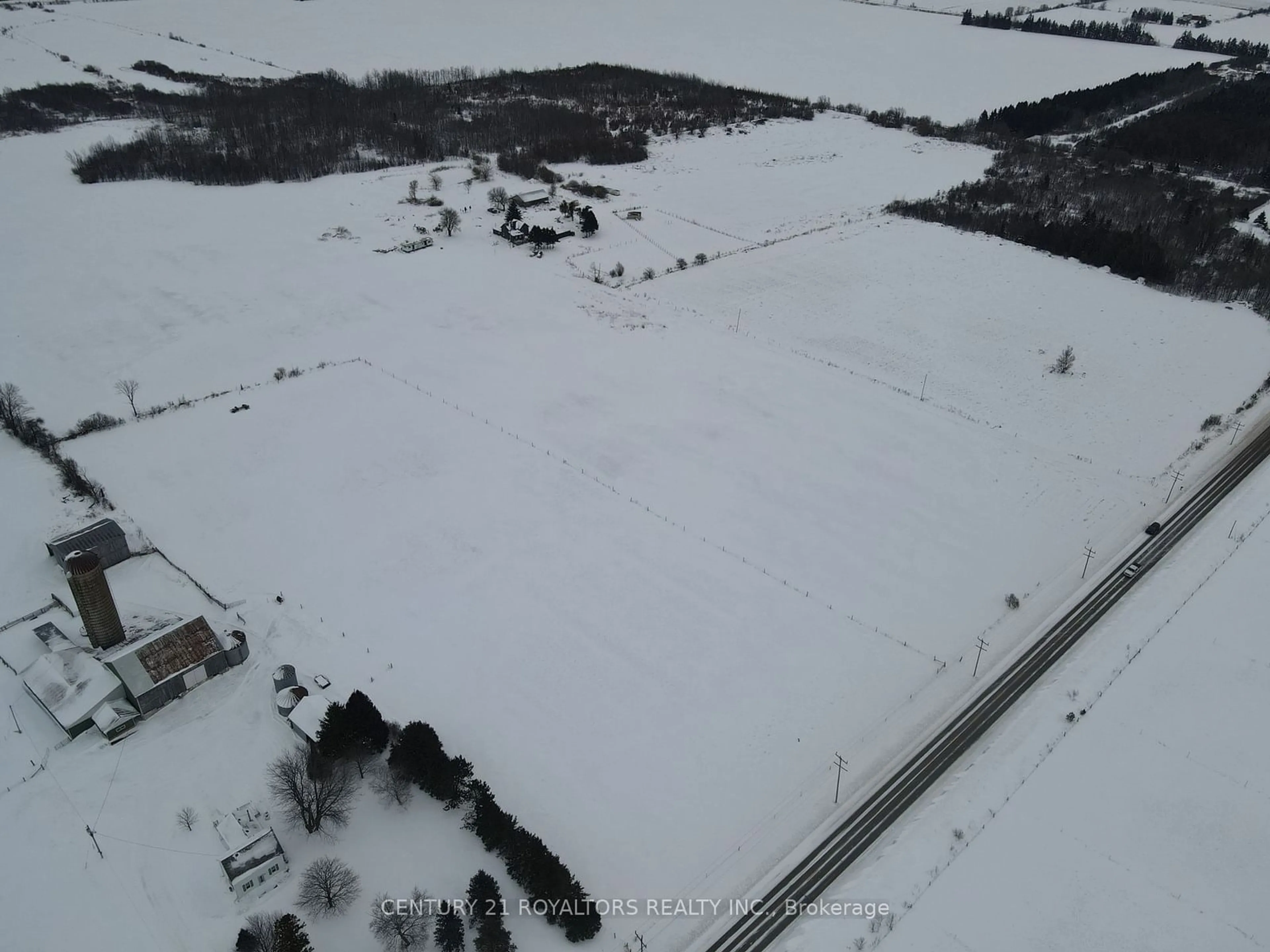 A pic from outside/outdoor area/front of a property/back of a property/a pic from drone, building for 395413 County Rd, Amaranth Ontario L0N 1S5