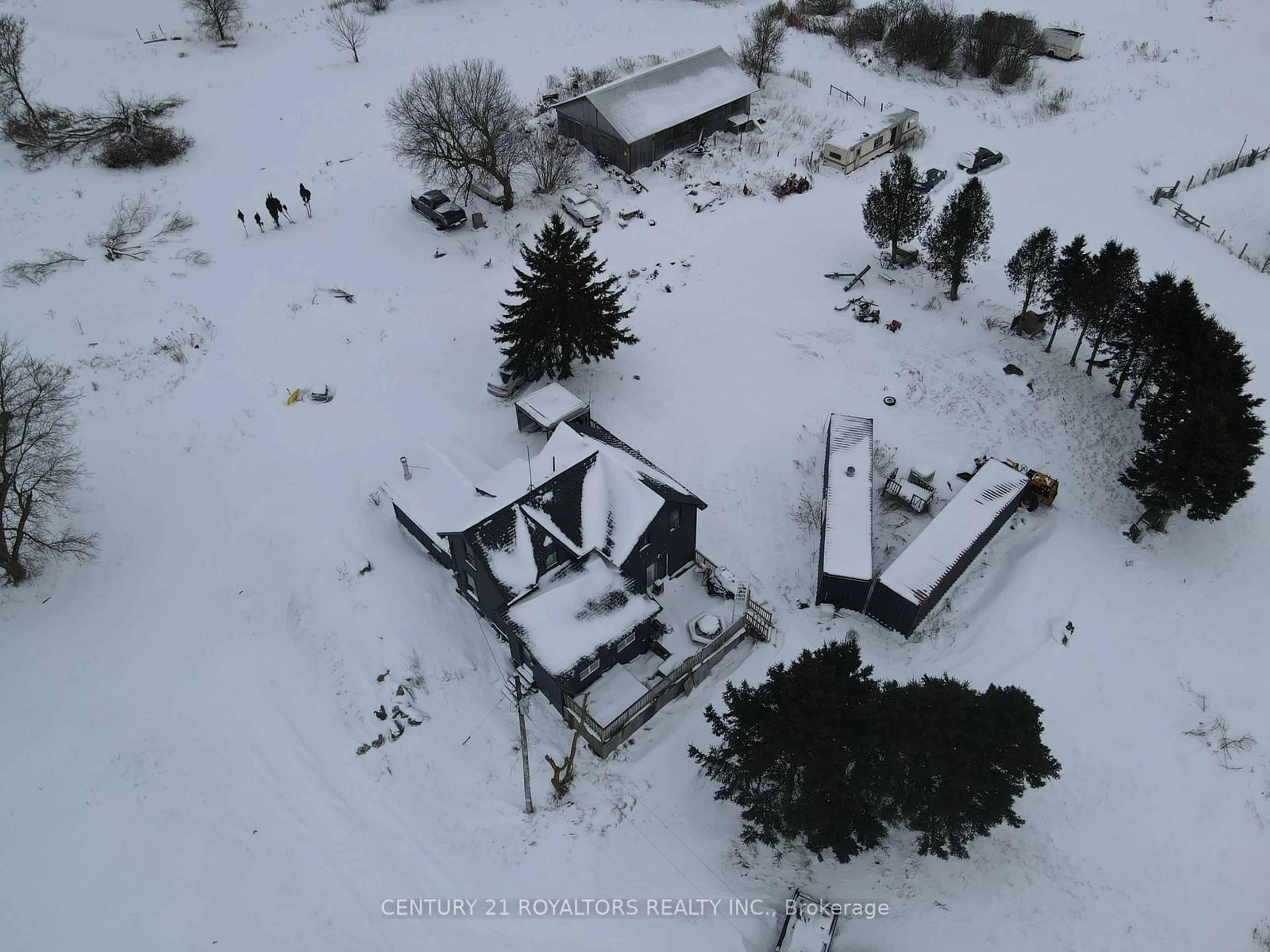 A pic from outside/outdoor area/front of a property/back of a property/a pic from drone, building for 395413 County Rd, Amaranth Ontario L0N 1S5