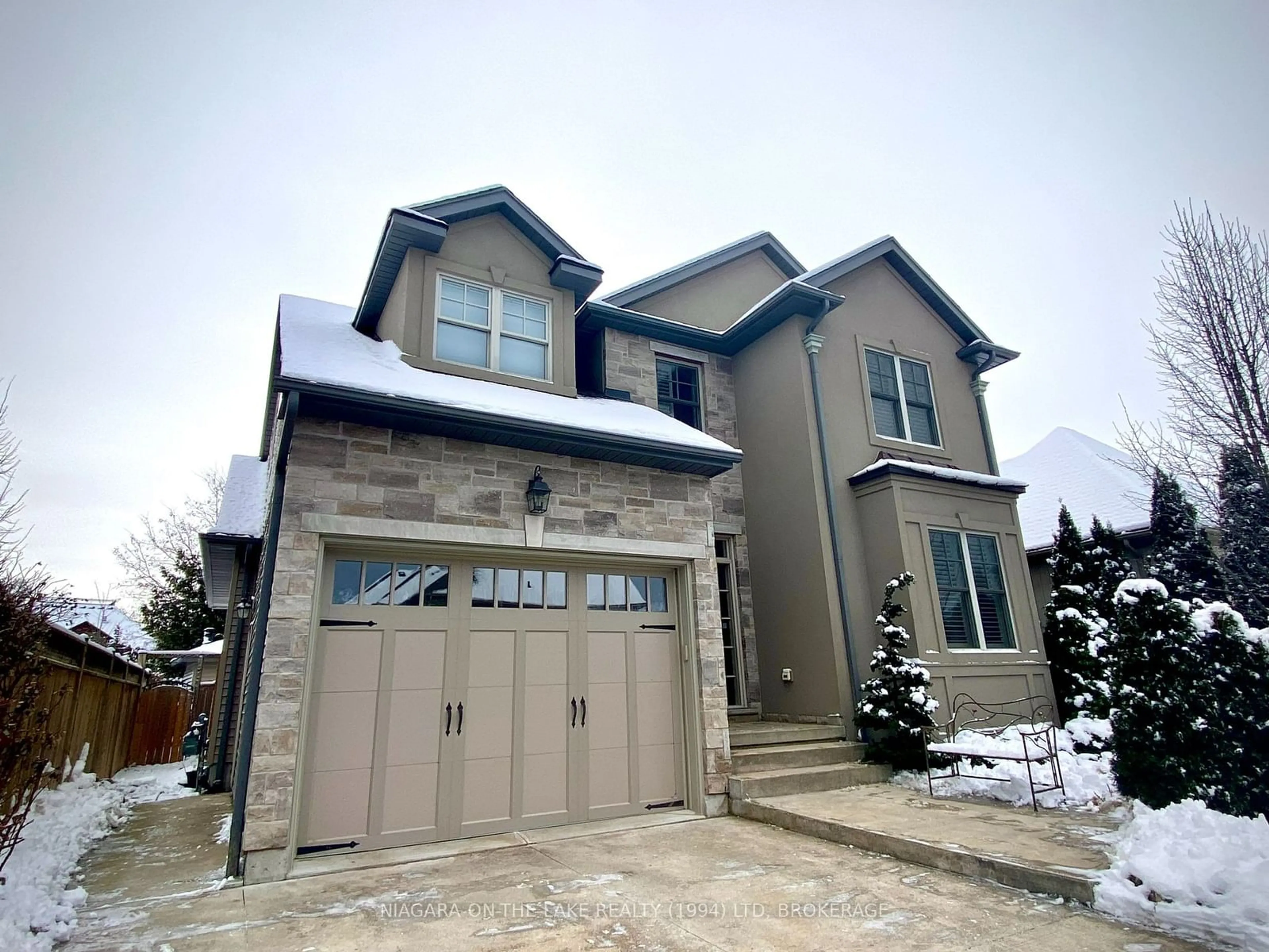 Home with brick exterior material, street for 15 Meritage Lane #8, Niagara-on-the-Lake Ontario L0S 1J0