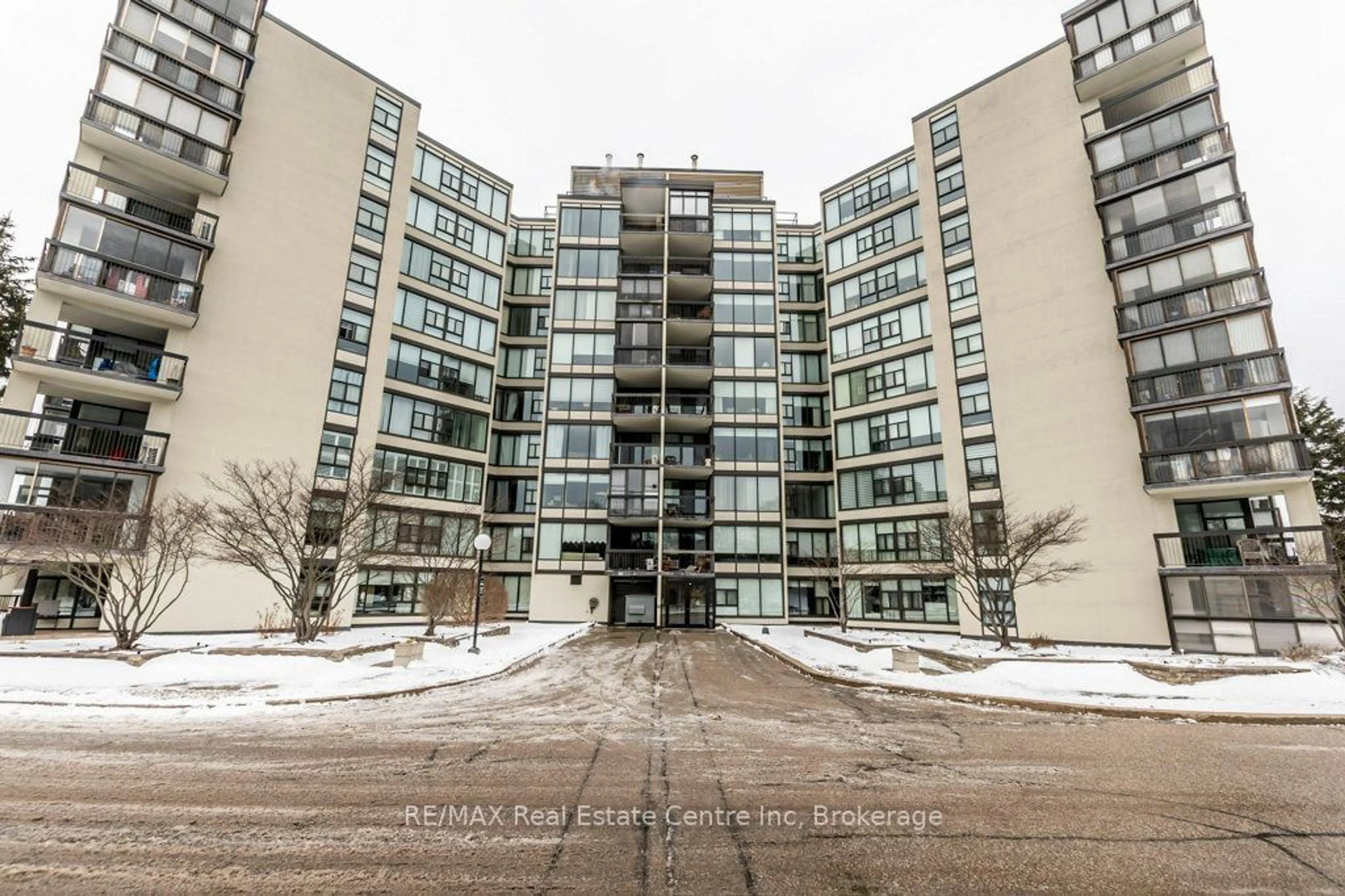 Indoor foyer for 23 Woodlawn Rd #101, Guelph Ontario N1H 7G6