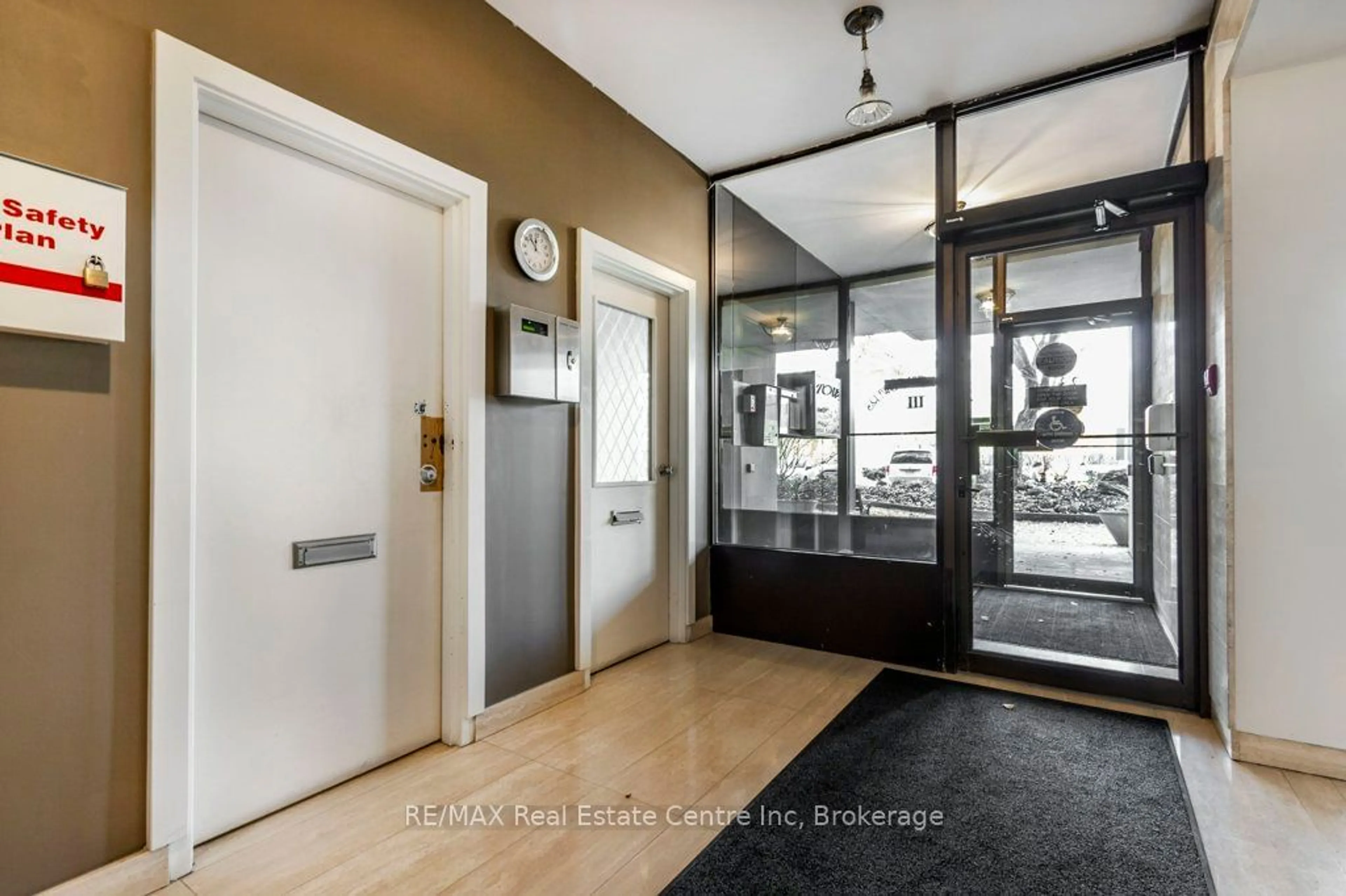 Indoor foyer for 23 Woodlawn Rd #101, Guelph Ontario N1H 7G6