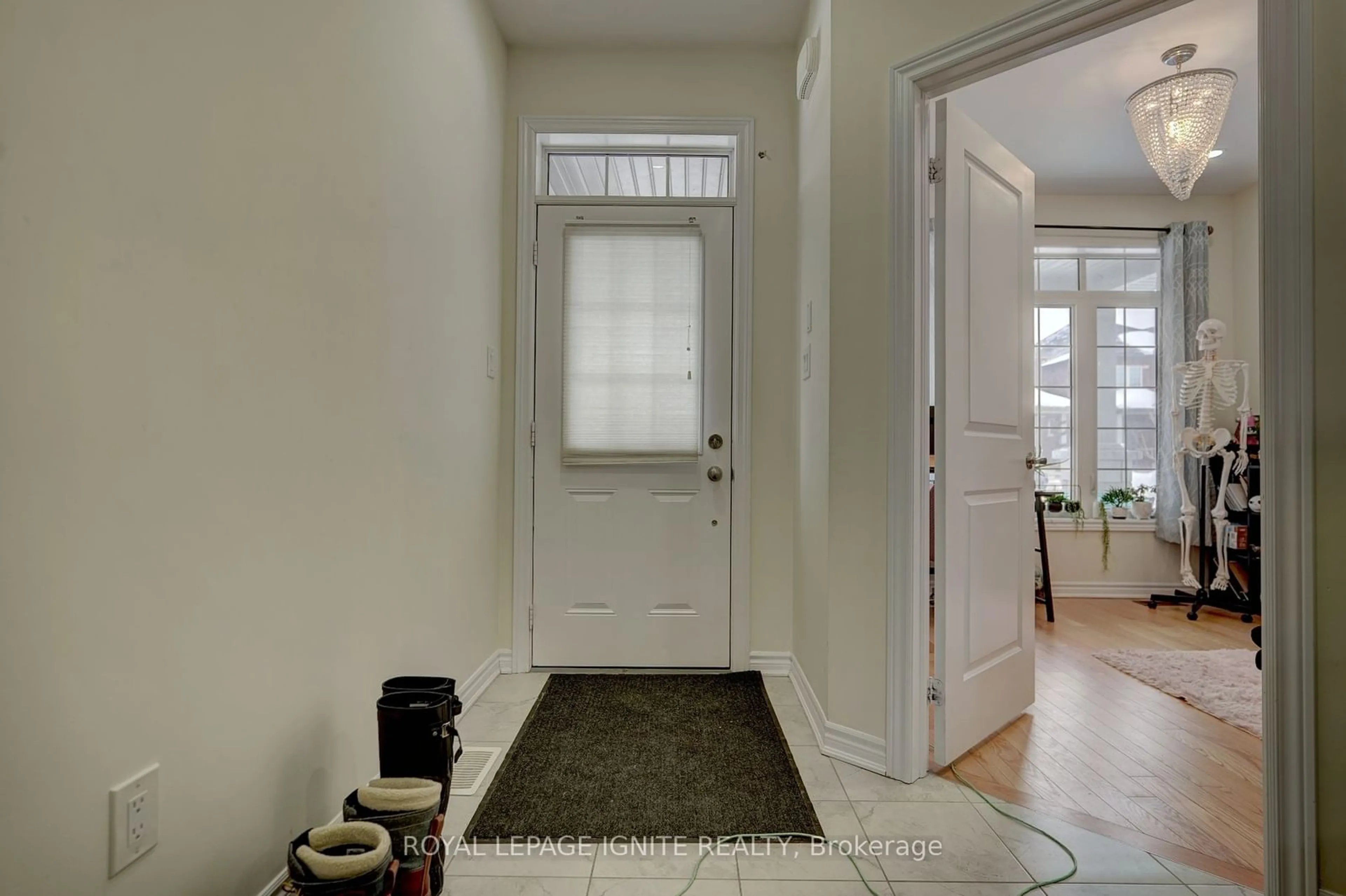 Indoor entryway for 41 Northhill Ave, Cavan Monaghan Ontario L0A 1G0