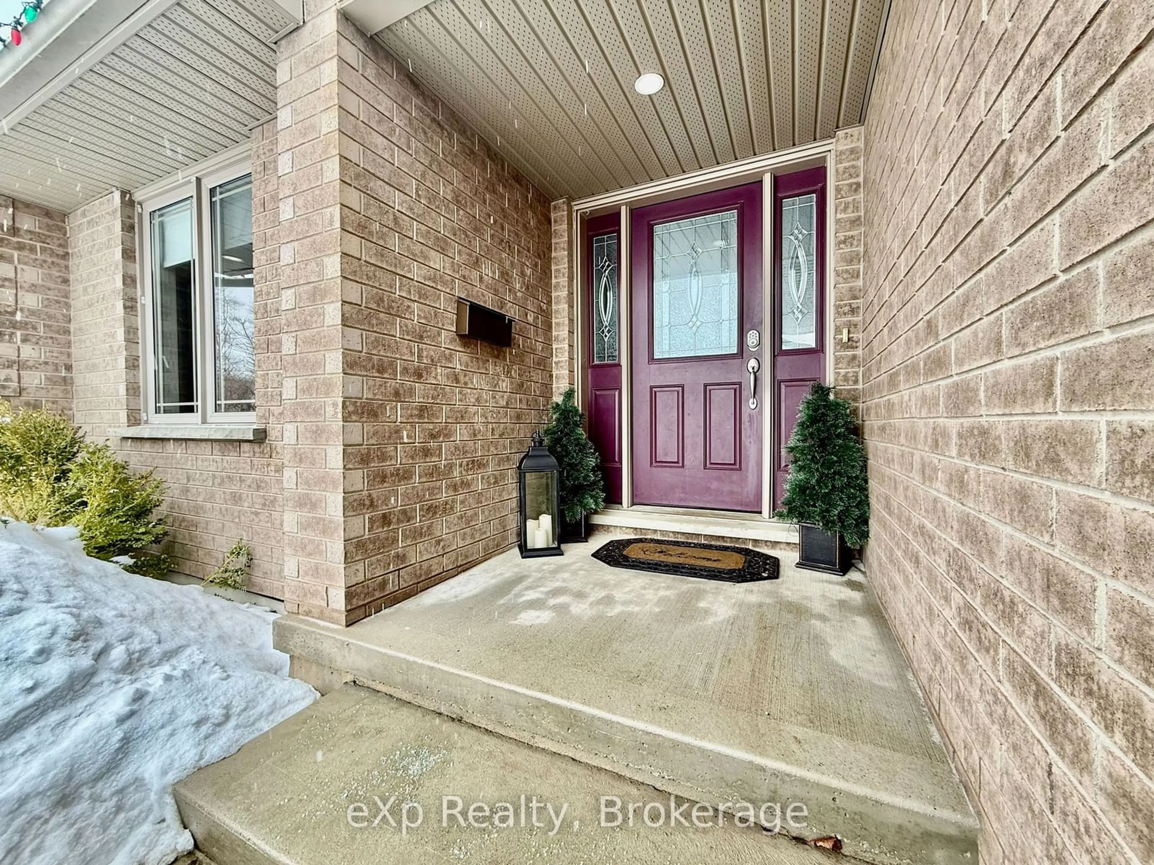 Indoor entryway for 780 17th St, Hanover Ontario N4N 3X4