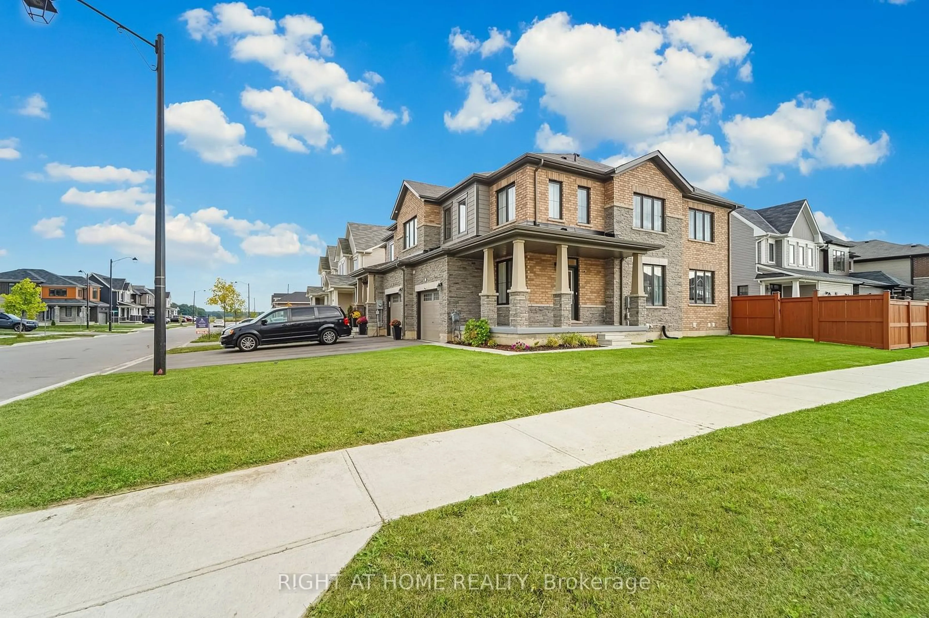 A pic from outside/outdoor area/front of a property/back of a property/a pic from drone, street for 45 Oaktree Dr, Haldimand Ontario N3W 0C6