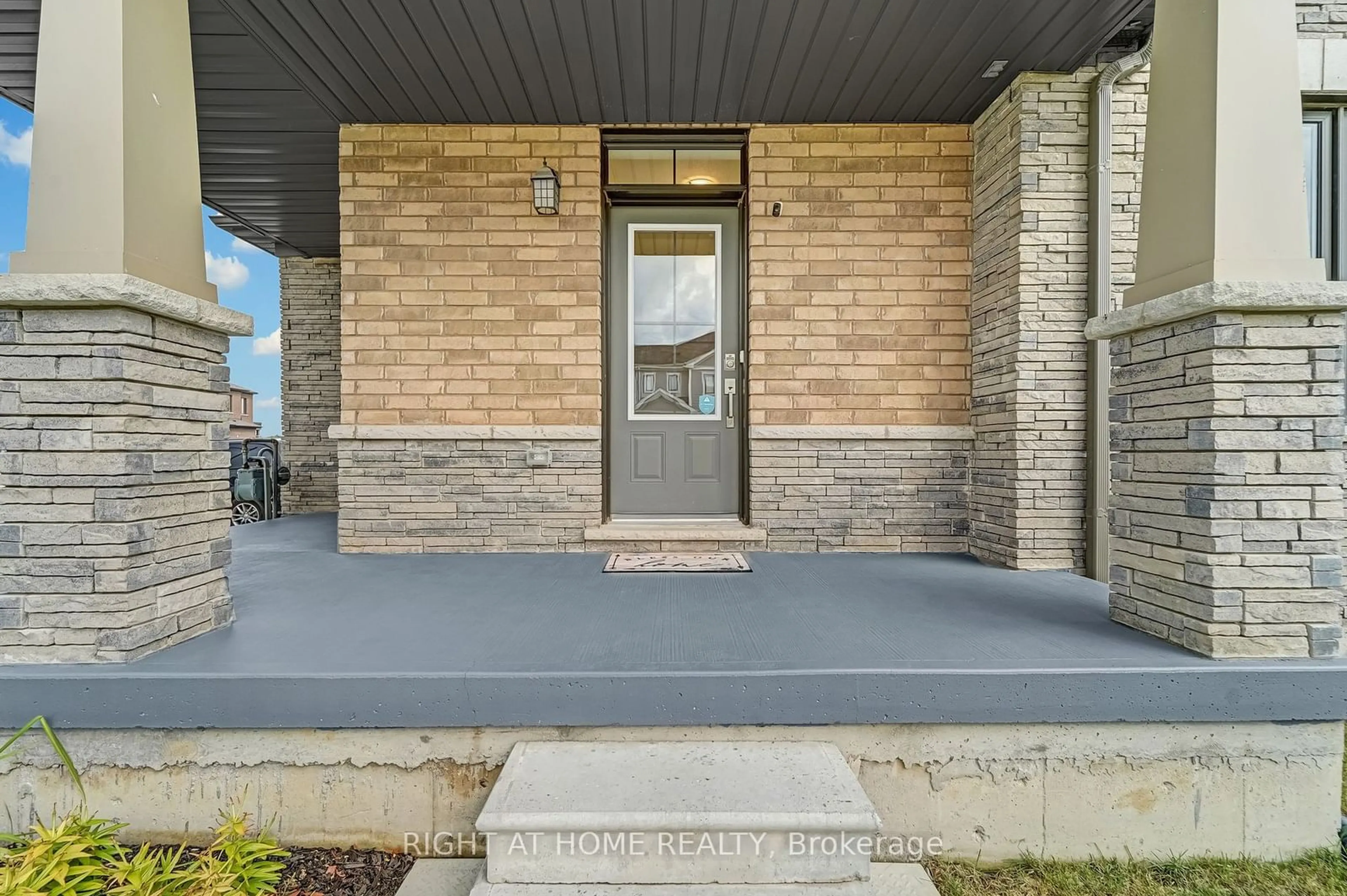 Home with brick exterior material, street for 45 Oaktree Dr, Haldimand Ontario N3W 0C6