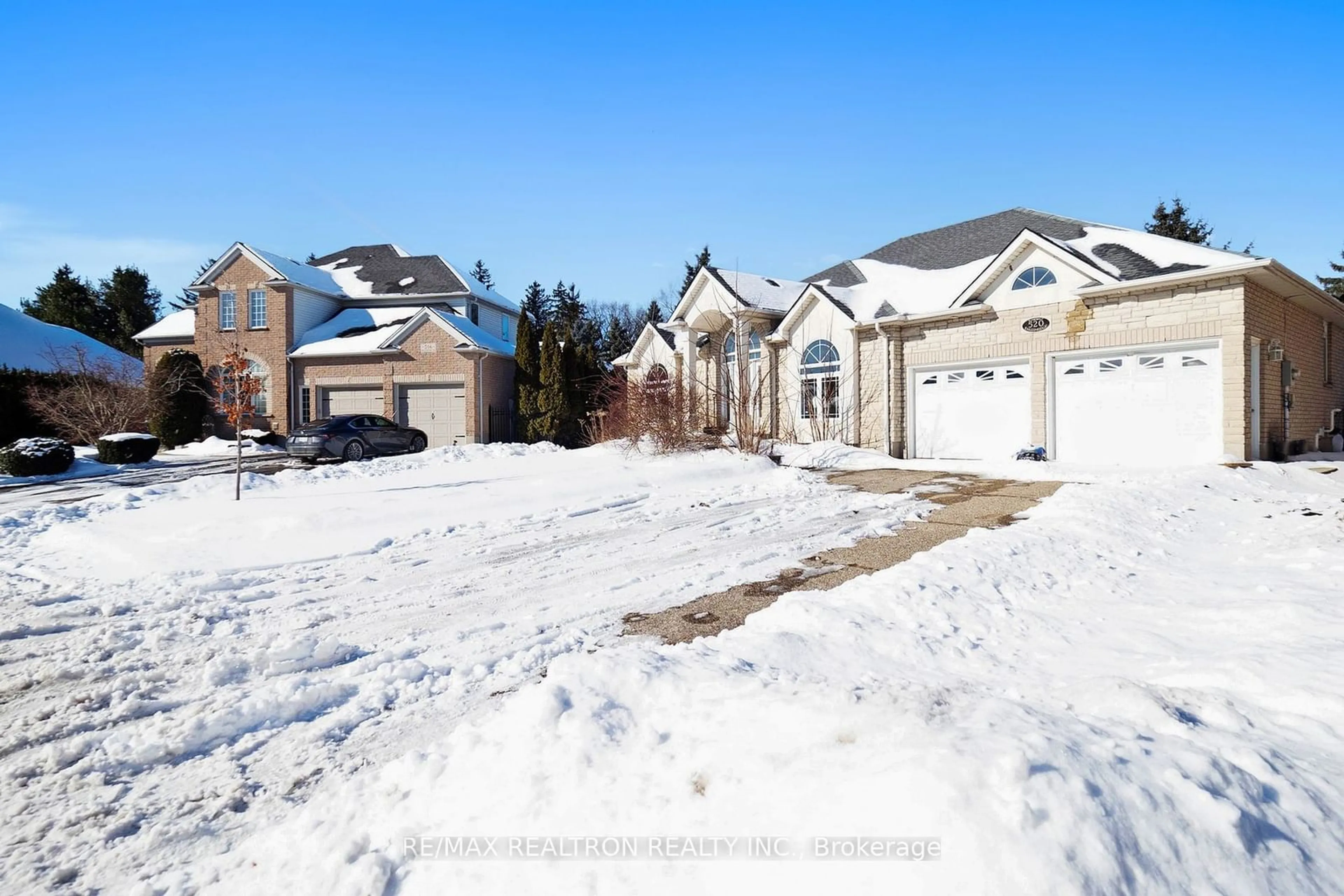 A pic from outside/outdoor area/front of a property/back of a property/a pic from drone, street for 520 Falconridge Cres, Kitchener Ontario N2K 4H9