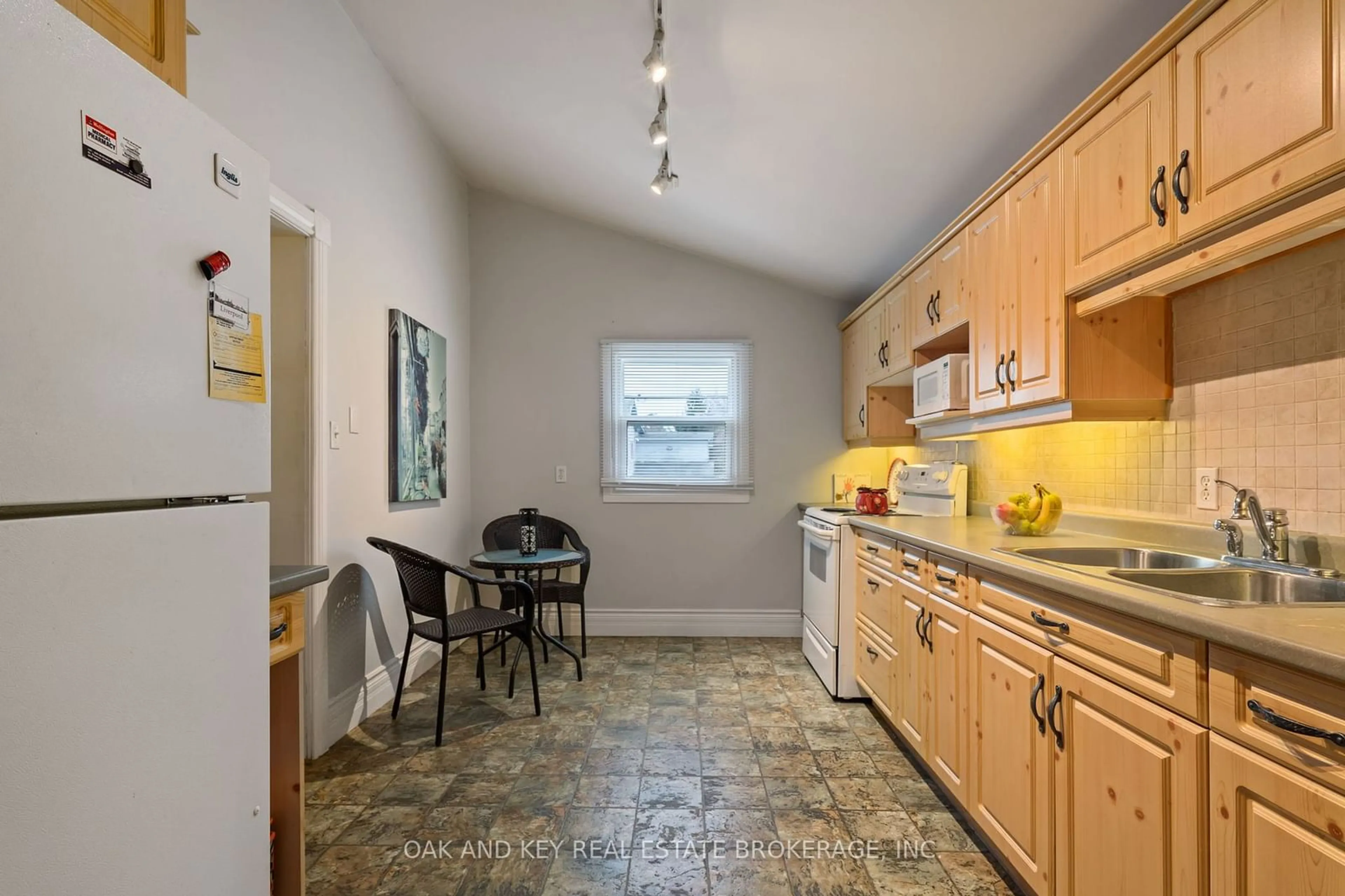 Standard kitchen, ceramic/tile floor for 46342 Sparta Line, Central Elgin Ontario N0L 2H0