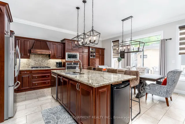 Additional property image - 240 CLOVERLEAF Dr