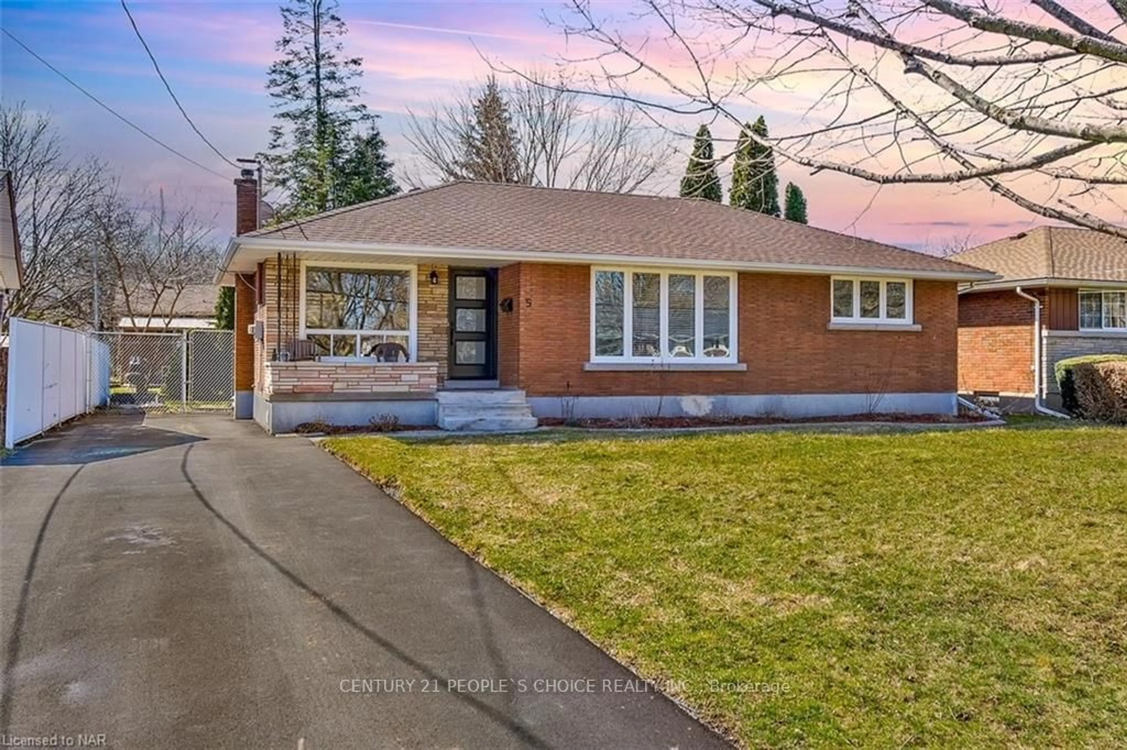 Home with brick exterior material, street for 5 Northwood Dr, St. Catharines Ontario L2M 4J4