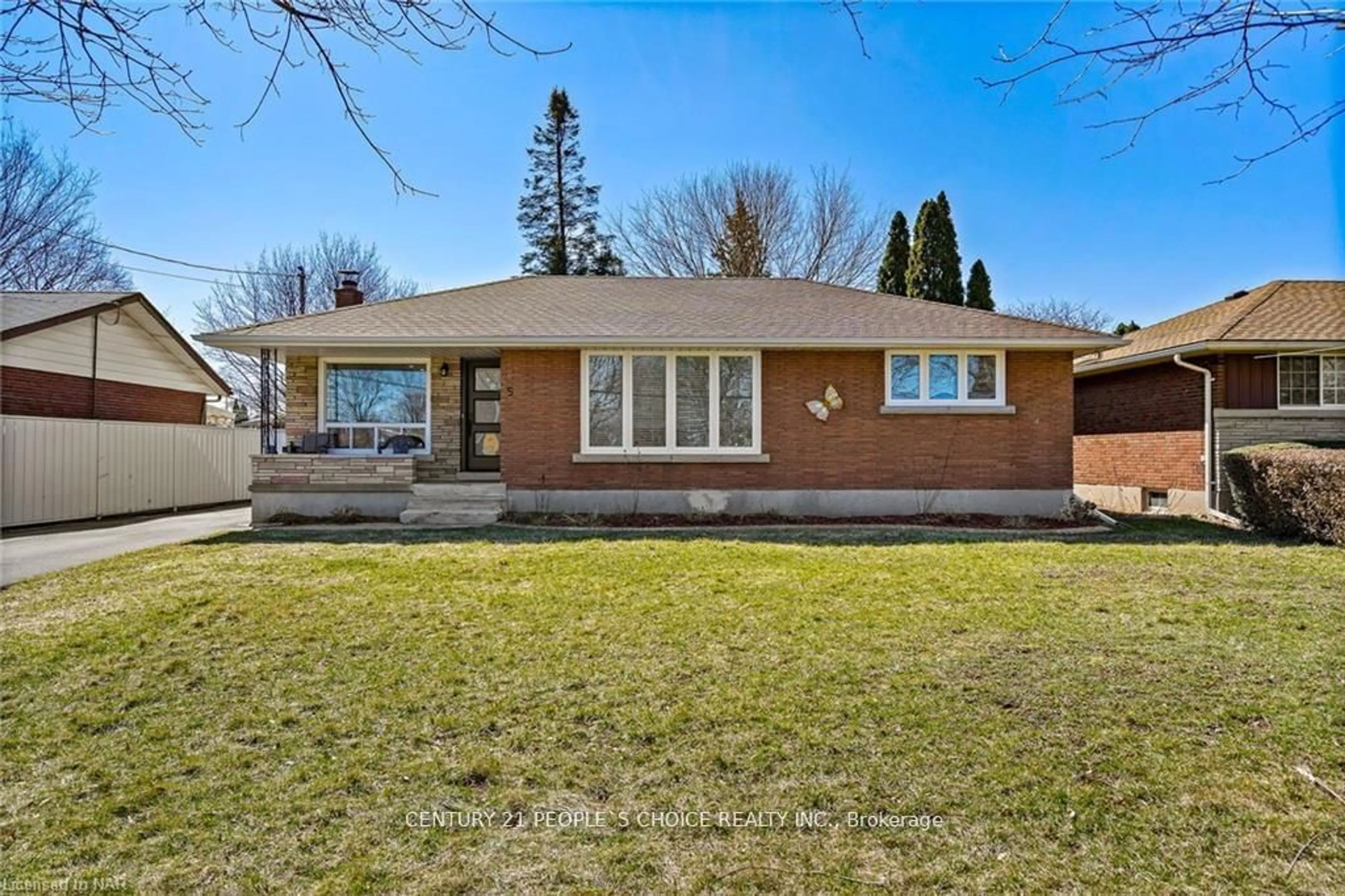 Home with brick exterior material, street for 5 Northwood Dr, St. Catharines Ontario L2M 4J4