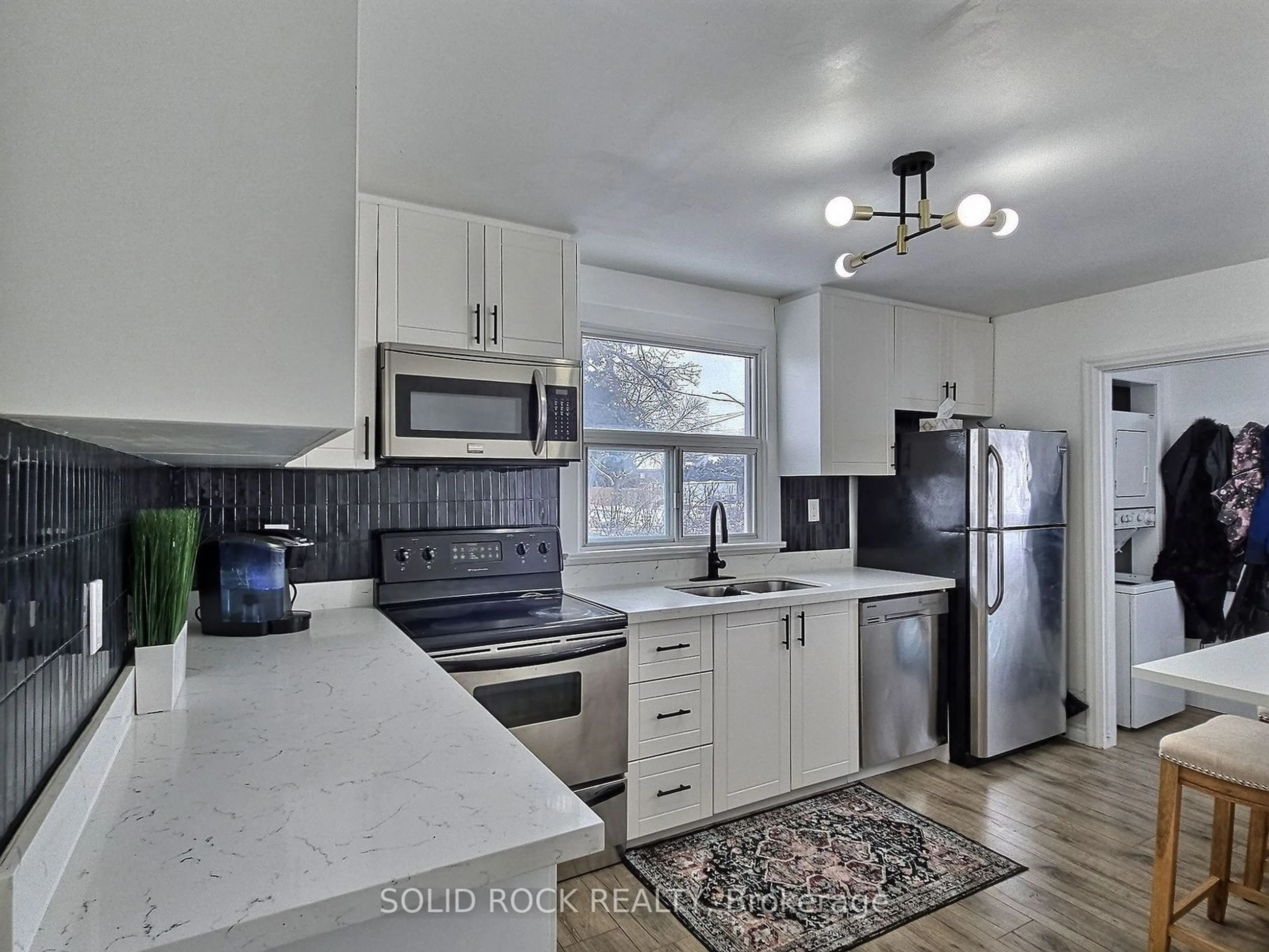 Open concept kitchen, ceramic/tile floor for 60 Lincoln Rd, Hamilton Ontario L8E 1Z3