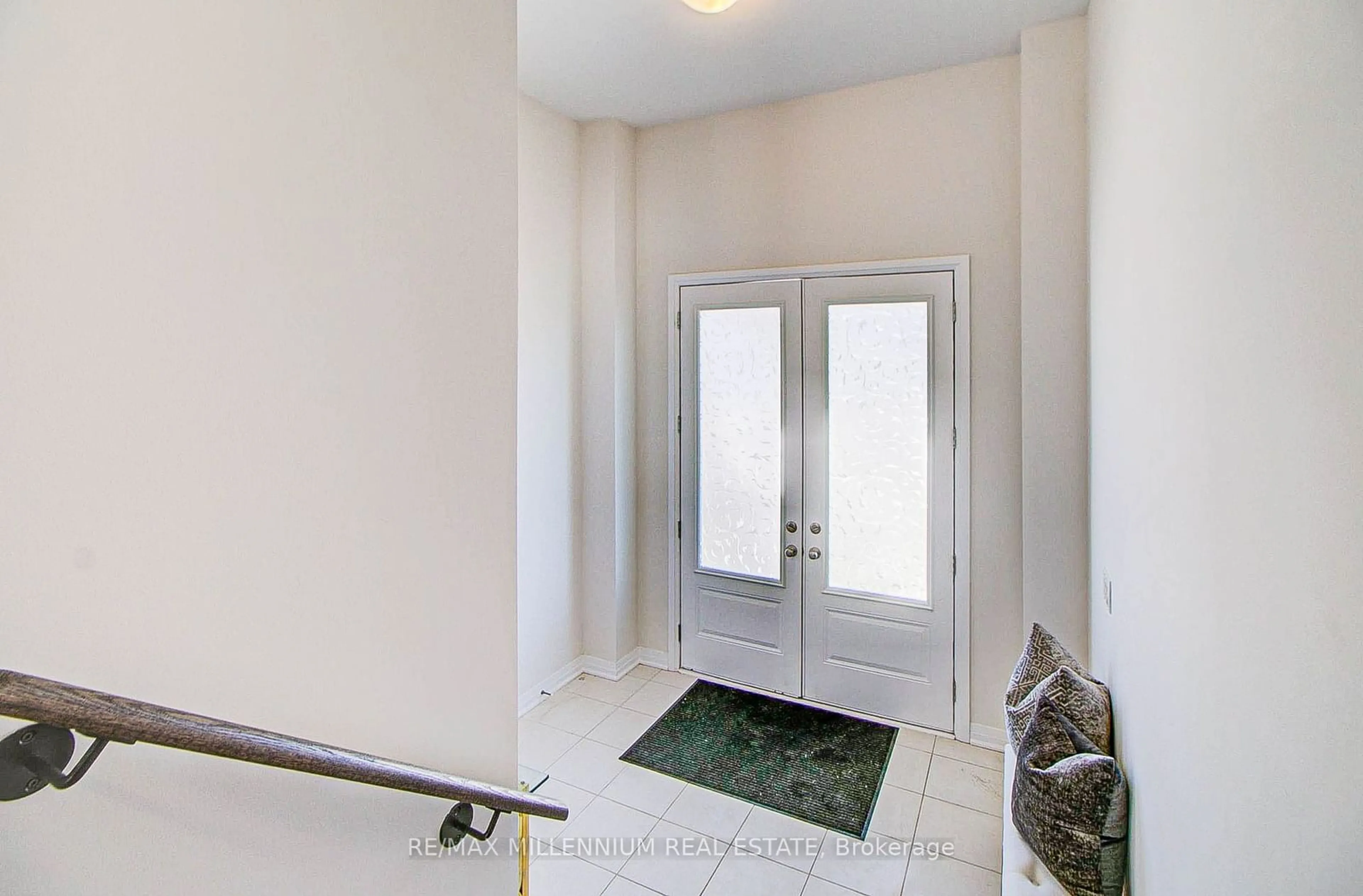 Indoor entryway for 20 Tyler Ave, Erin Ontario N0B 1T0