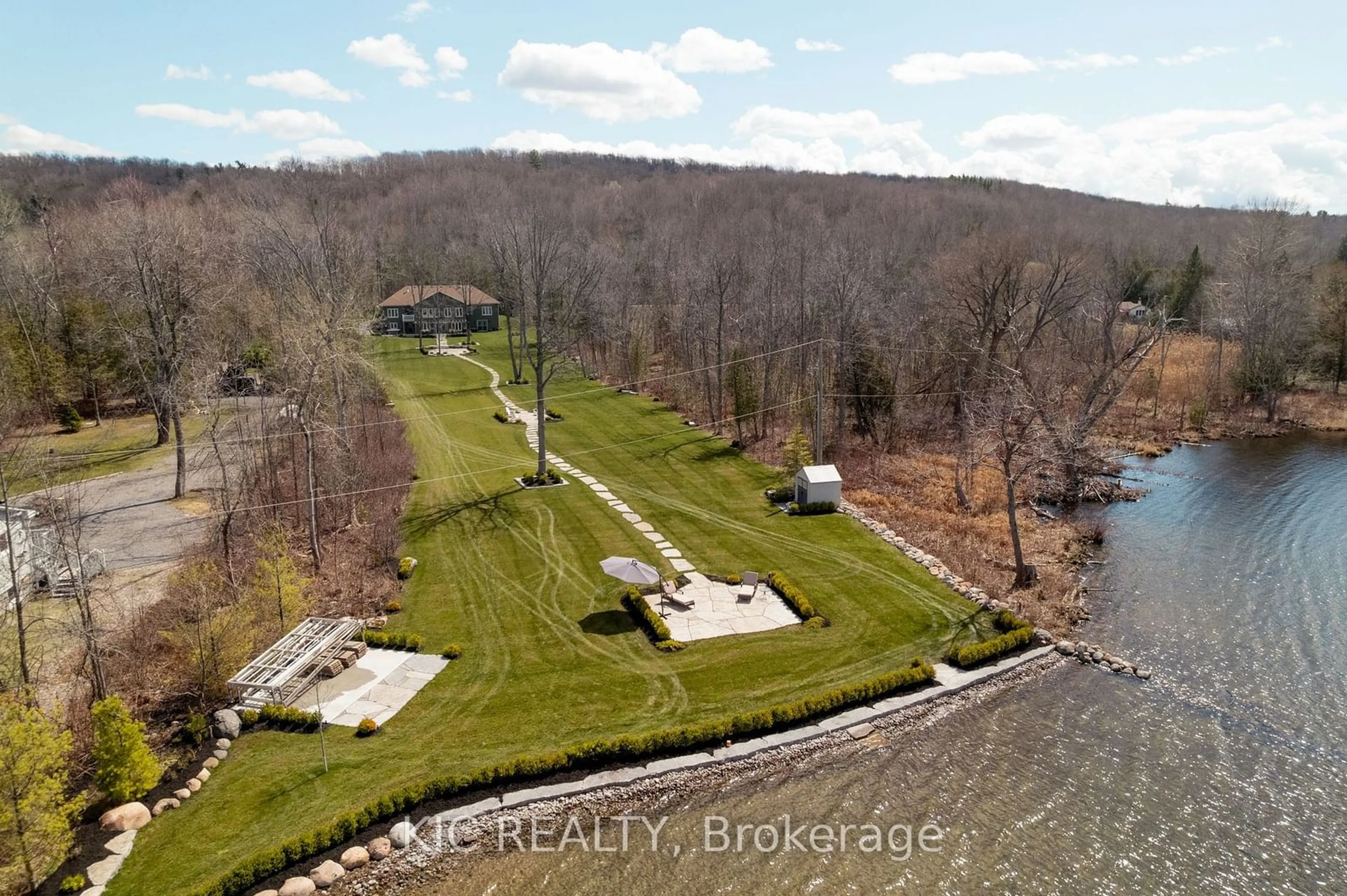 A pic from outside/outdoor area/front of a property/back of a property/a pic from drone, water/lake/river/ocean view for 334 Sandy Bay Rd, Alnwick/Haldimand Ontario K0L 1Y0