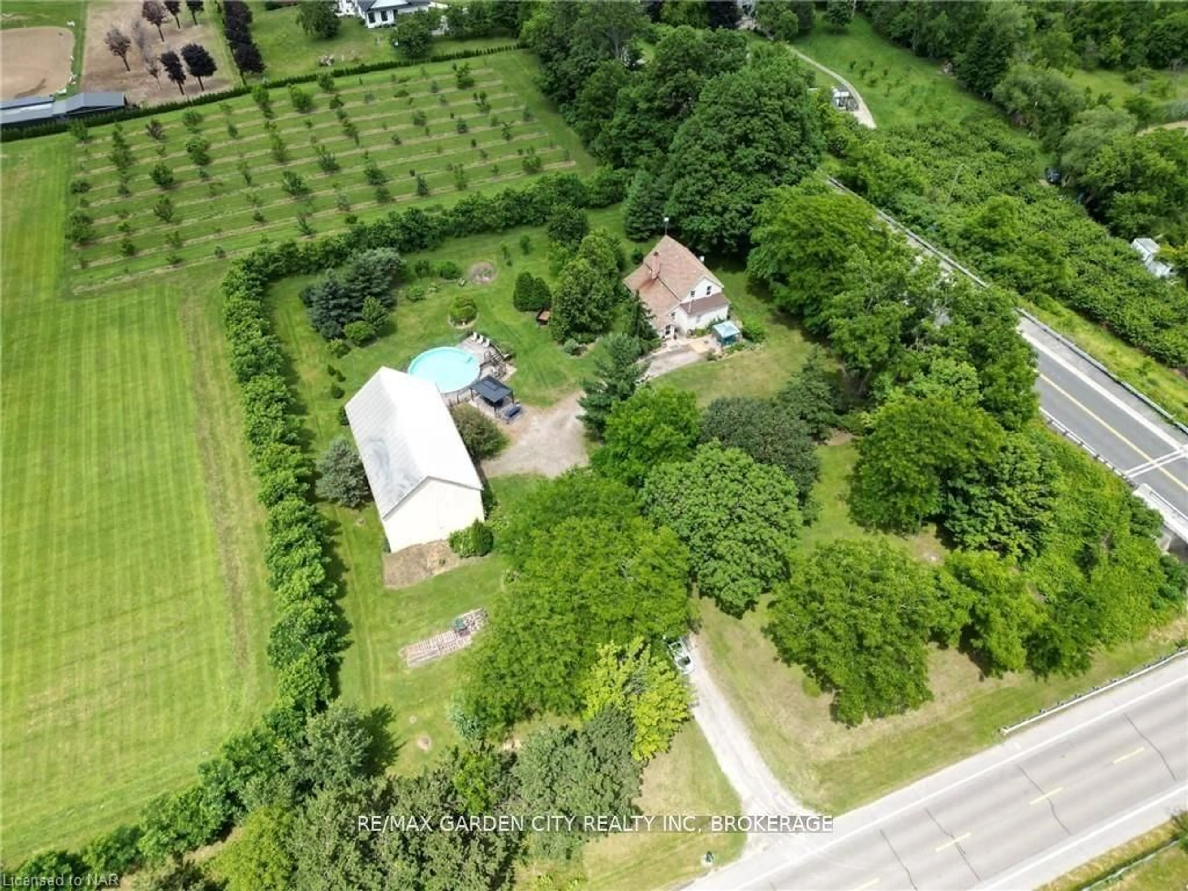 A pic from outside/outdoor area/front of a property/back of a property/a pic from drone, forest/trees view for 5400 North Service Rd, Lincoln Ontario L0R 1B3