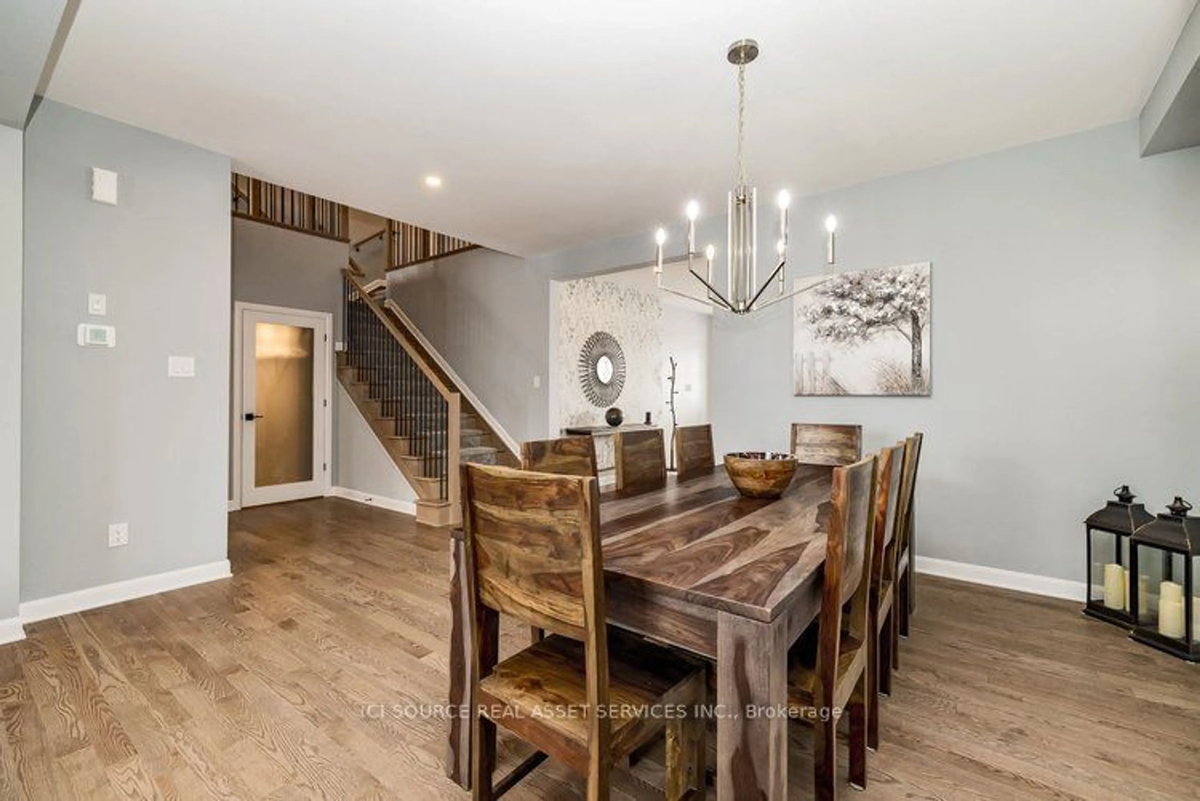 Dining room, wood/laminate floor for 521 Anchor Circ, Manotick - Kars - Rideau Twp and Area Ontario K4M 0X5