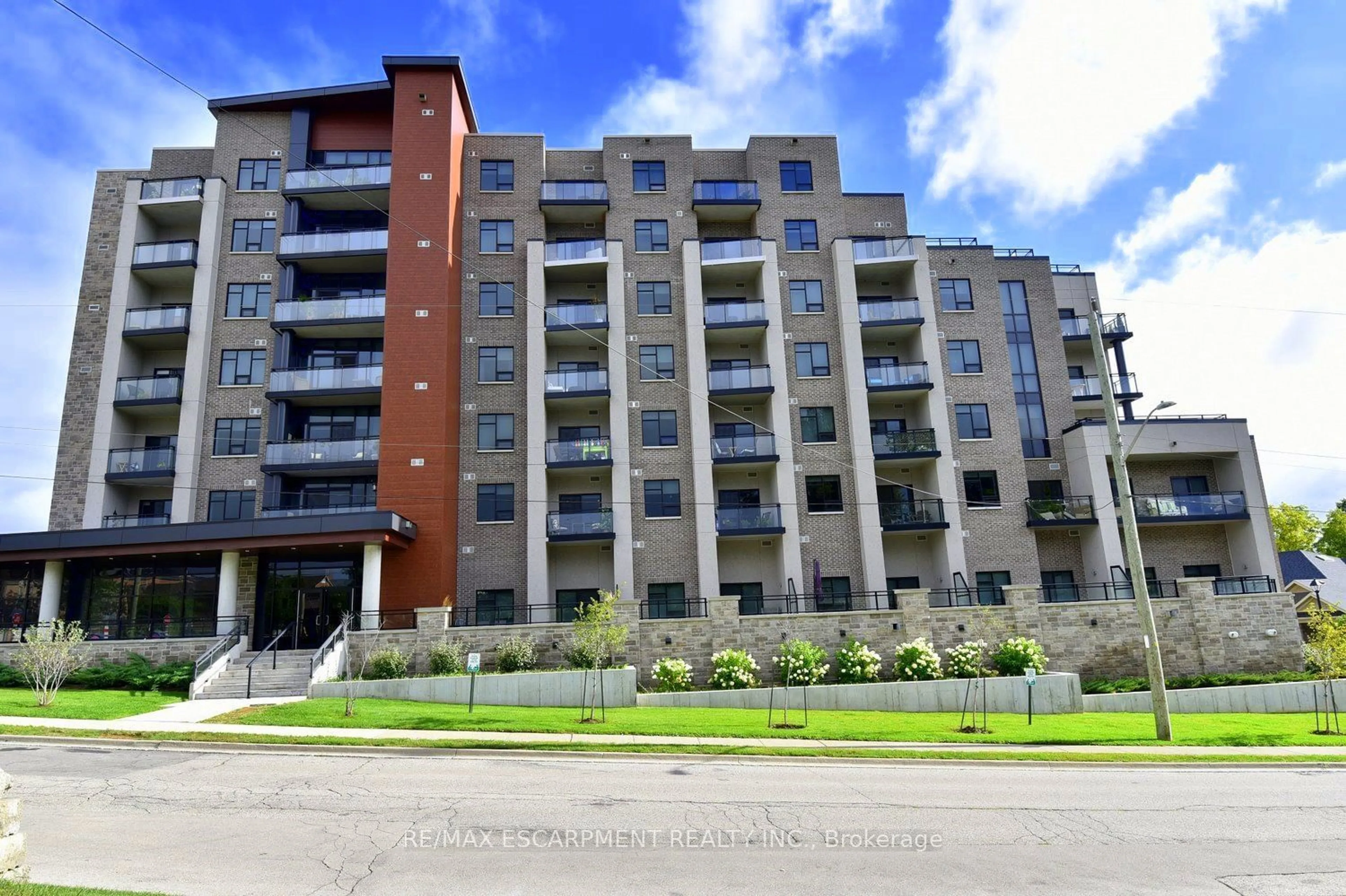 Patio, building for 30 Hamilton St #605, Hamilton Ontario L8B 1V8