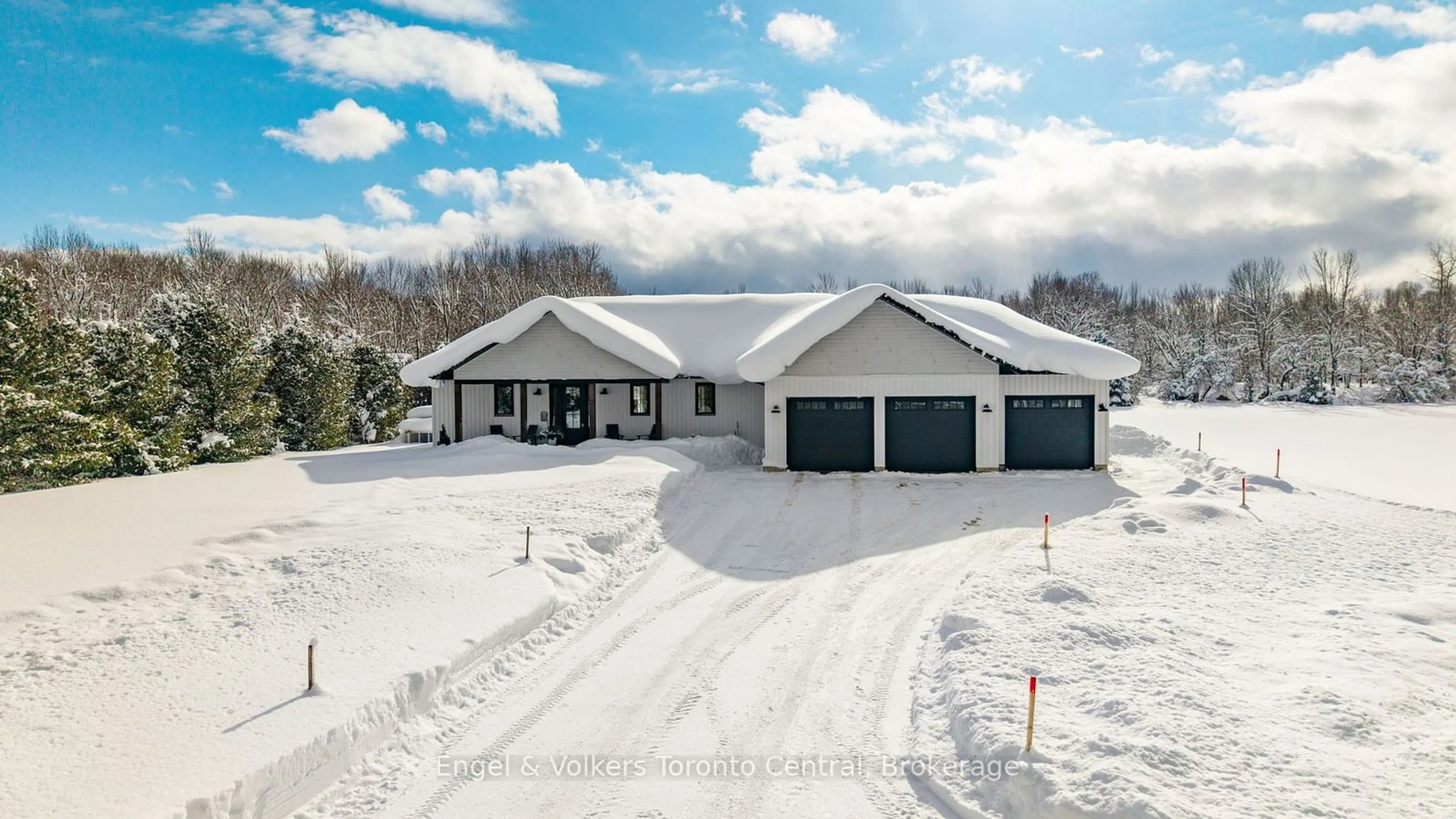 A pic from outside/outdoor area/front of a property/back of a property/a pic from drone, street for 462428 Concession 24 Rd, Georgian Bluffs Ontario N0H 2T0