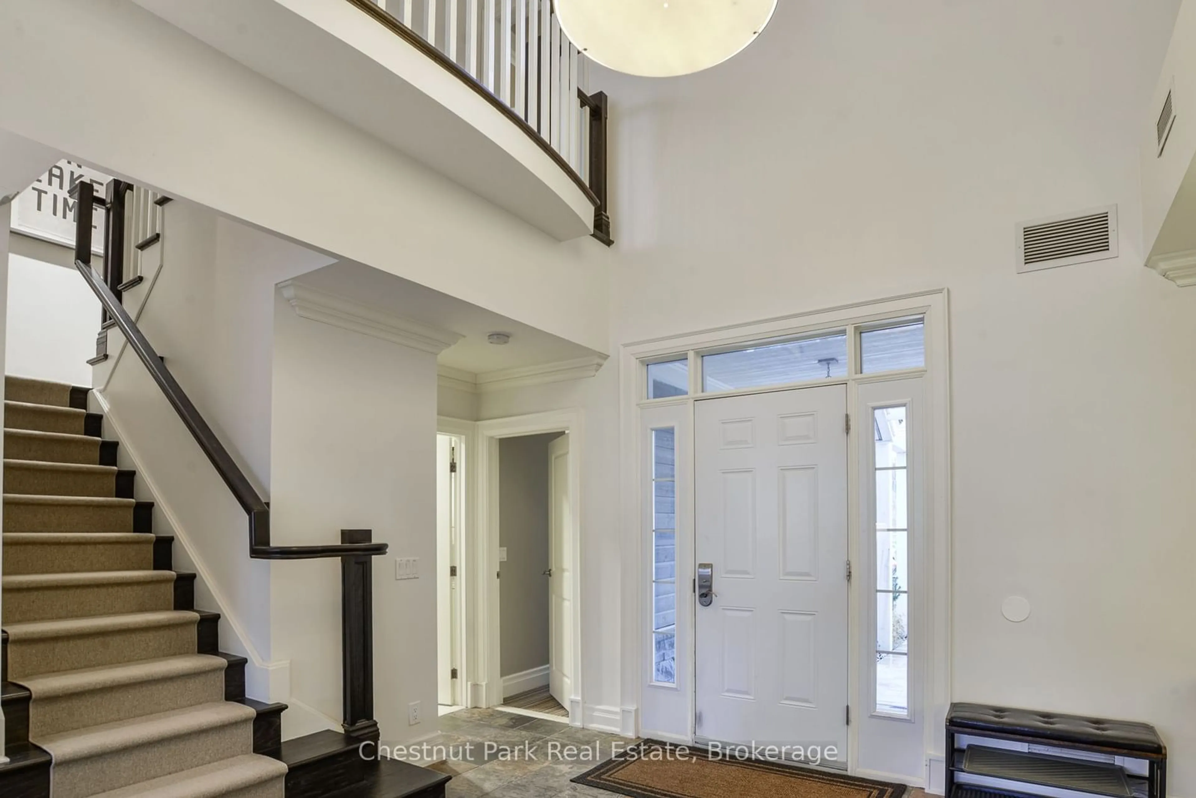 Indoor entryway for 1869 Muskoka 118 Rd #G103B2, Muskoka Lakes Ontario P1L 1W8