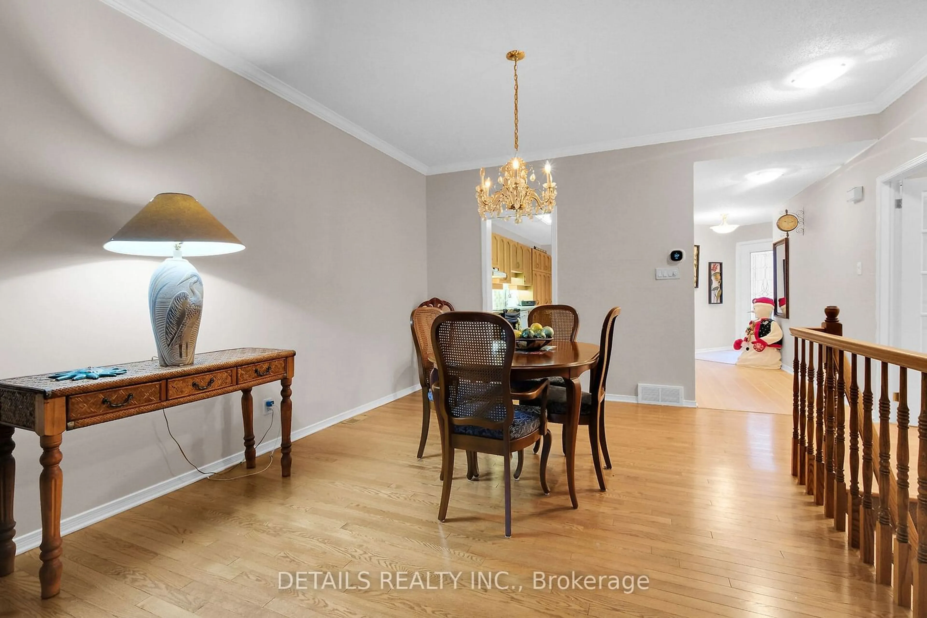 Dining room, wood/laminate floor for 14 Grand Cedar Crt, Stittsville - Munster - Richmond Ontario K2S 1C8