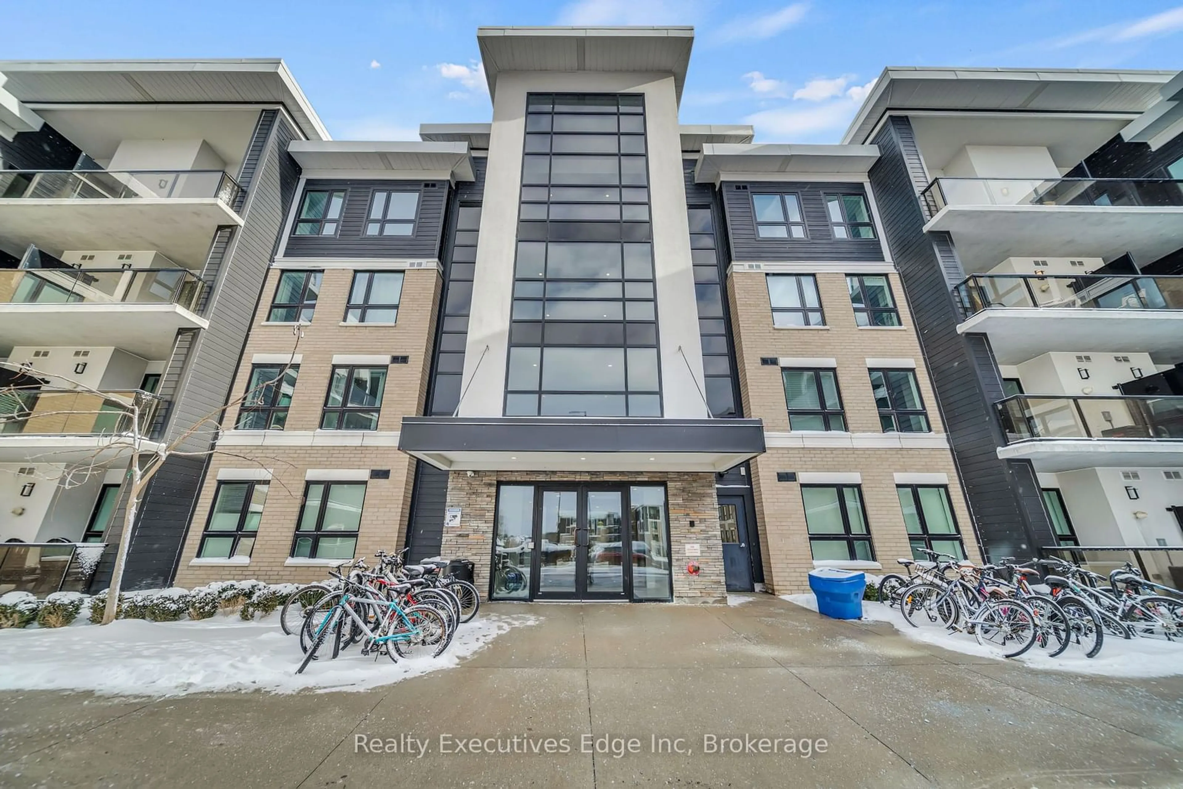 Indoor foyer for 1284 Gordon St #428, Guelph Ontario N1L 0M8