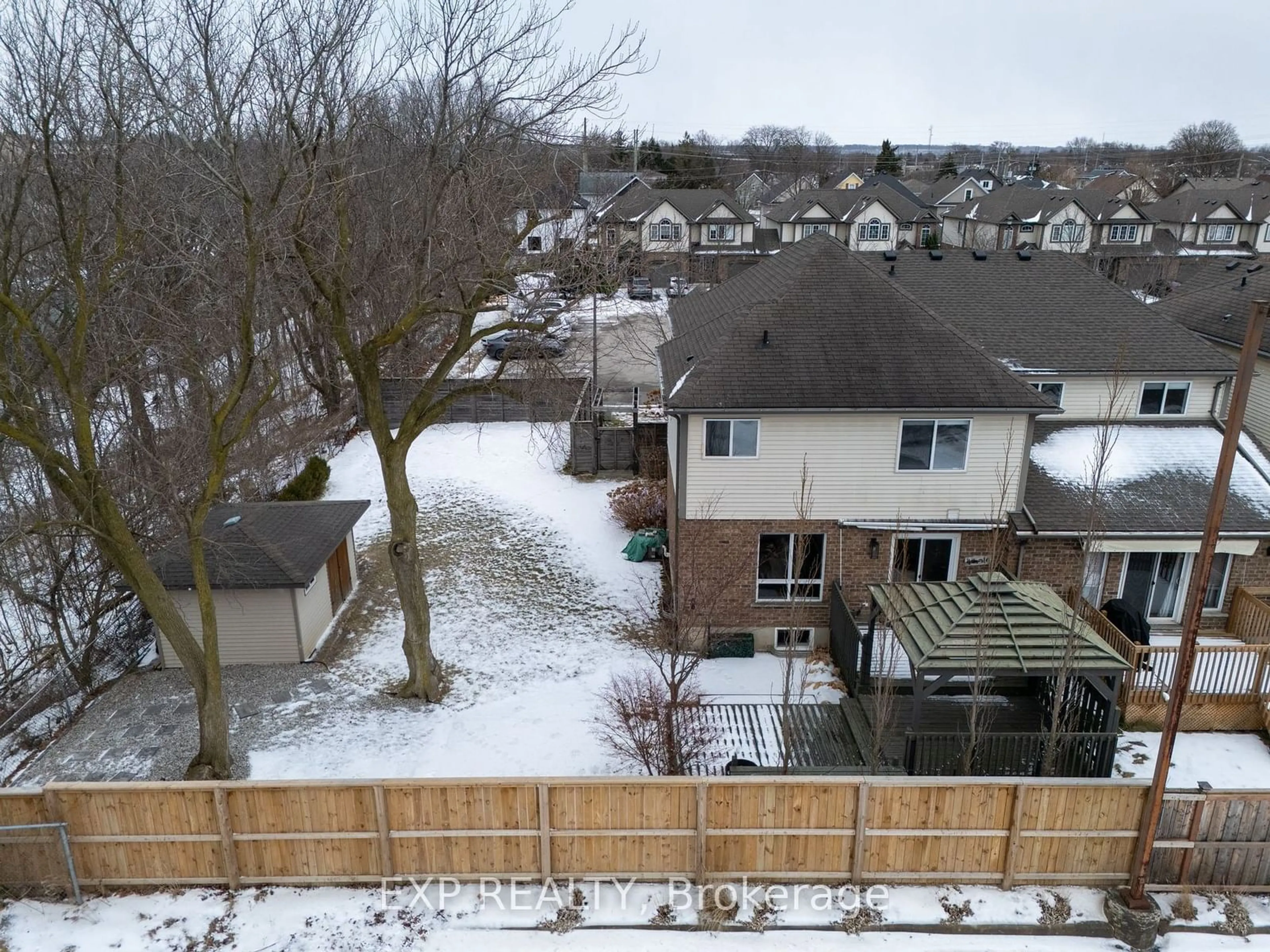 A pic from outside/outdoor area/front of a property/back of a property/a pic from drone, unknown for 47 Flynn Crt, St. Catharines Ontario L2S 4E1