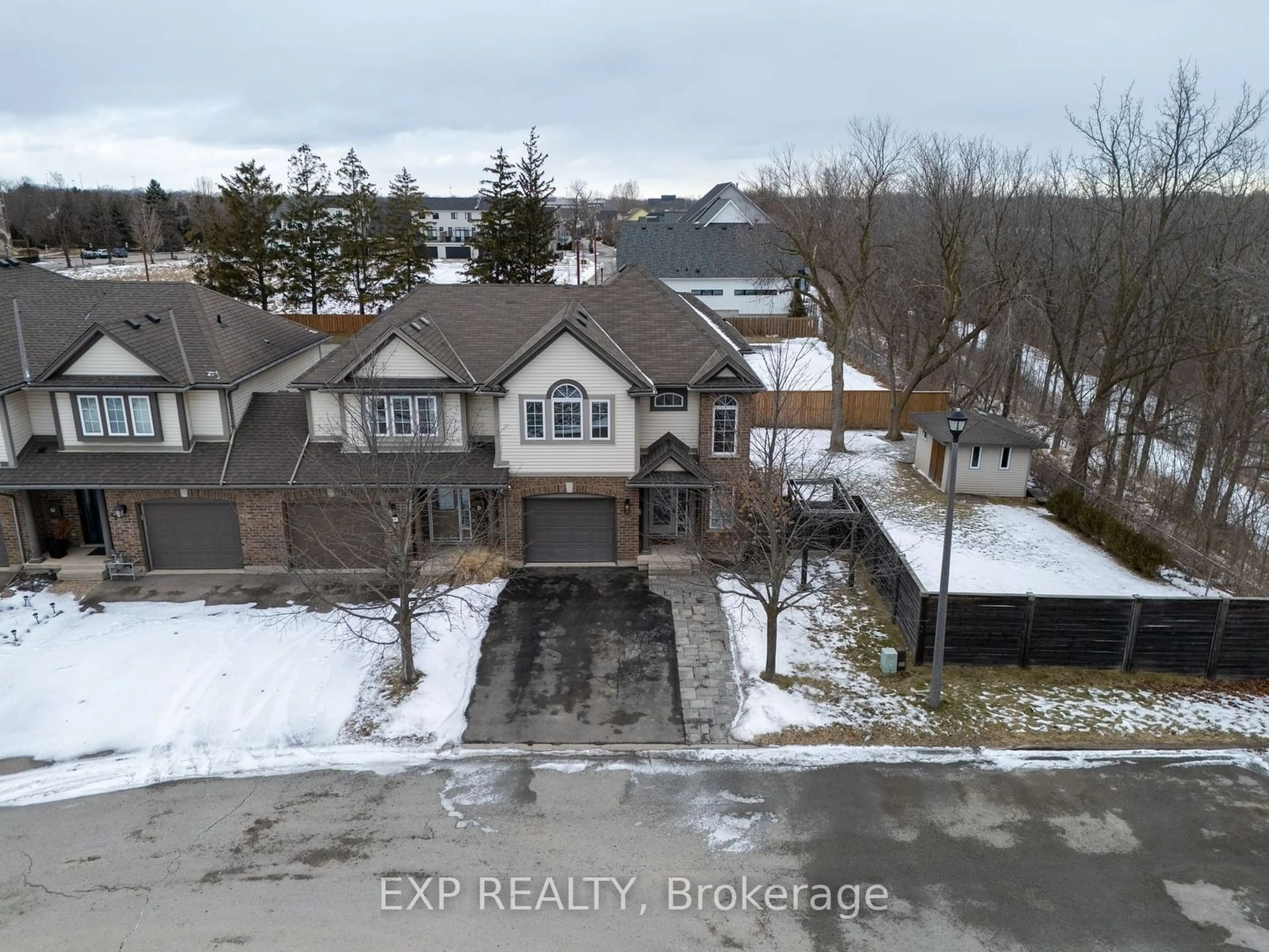 A pic from outside/outdoor area/front of a property/back of a property/a pic from drone, unknown for 47 Flynn Crt, St. Catharines Ontario L2S 4E1