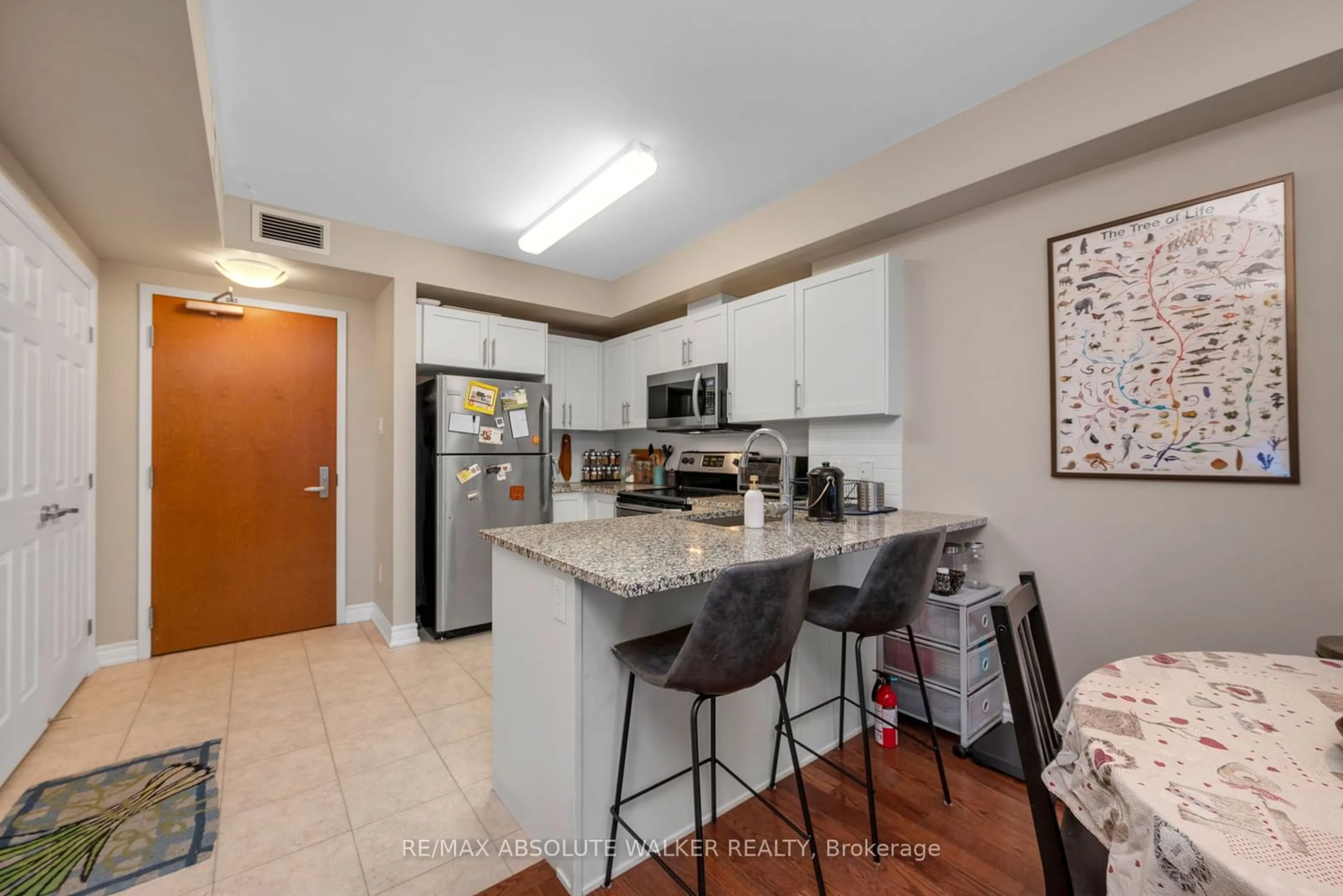 Standard kitchen, ceramic/tile floor for 195 Besserer St #1003, Lower Town - Sandy Hill Ontario K1N 0B6