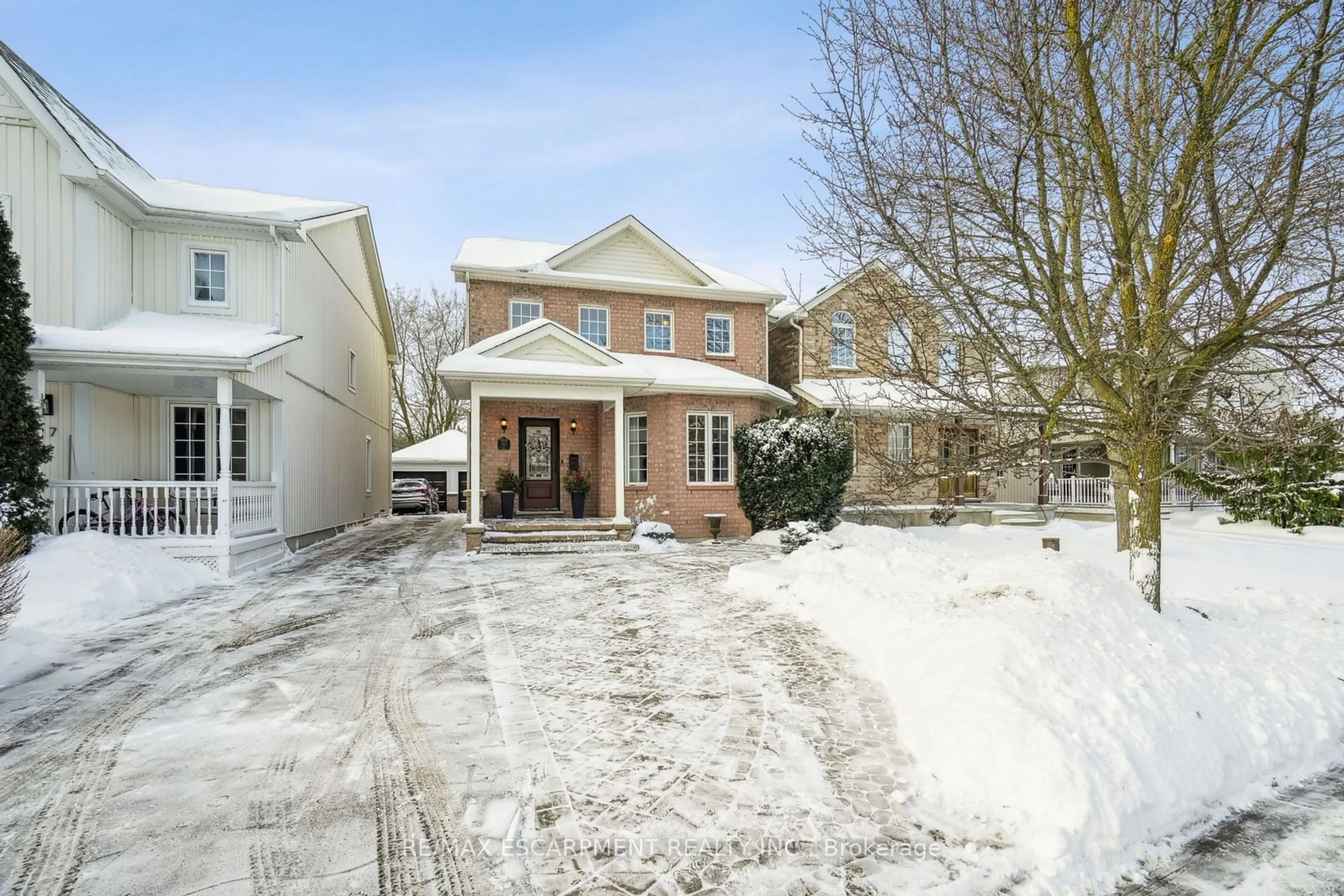 A pic from outside/outdoor area/front of a property/back of a property/a pic from drone, street for 123 Academy Pl, Guelph/Eramosa Ontario N0B 2K0