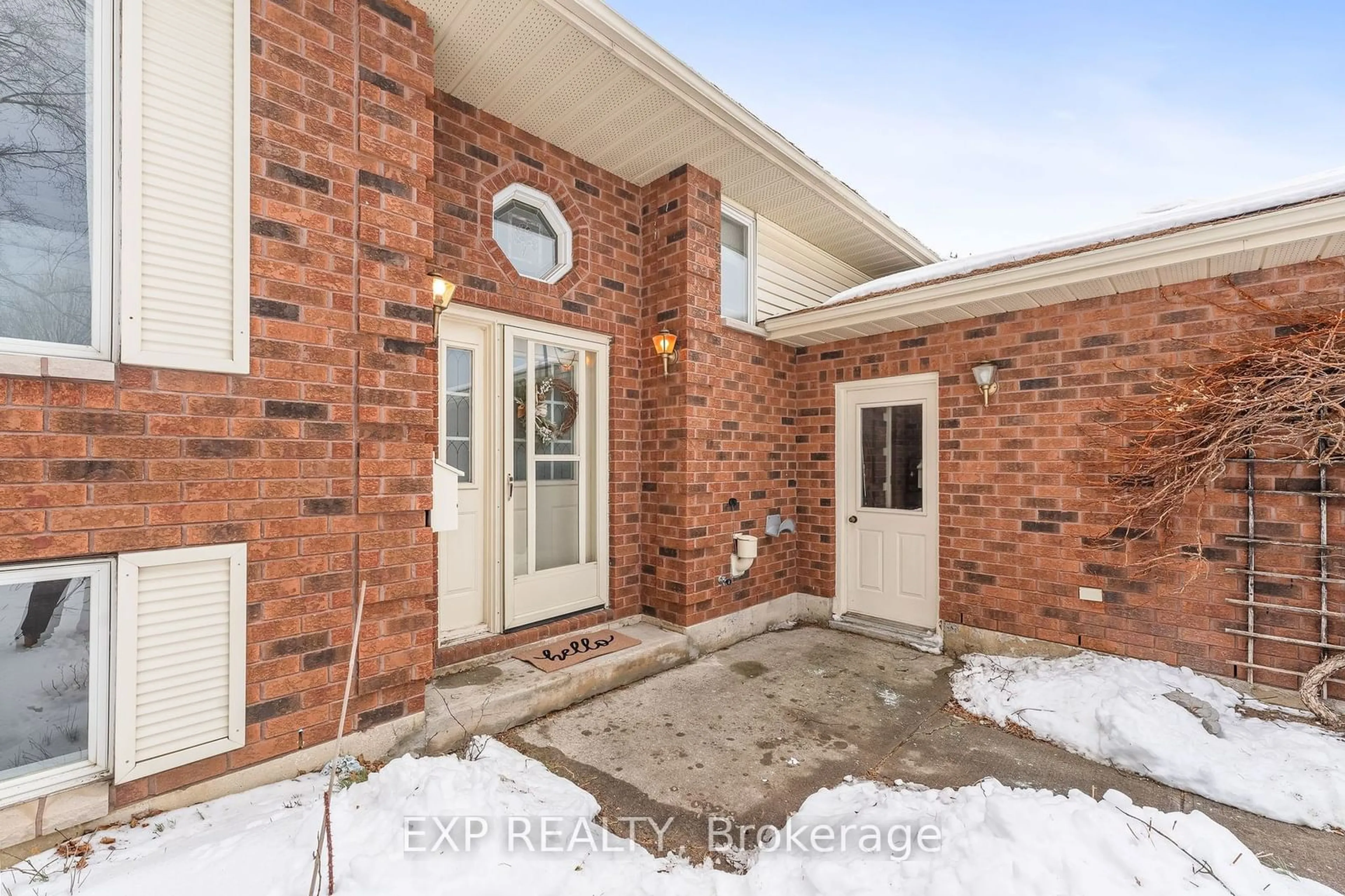 Indoor entryway for 34 BUTLER St, Brighton Ontario K0K 1H0