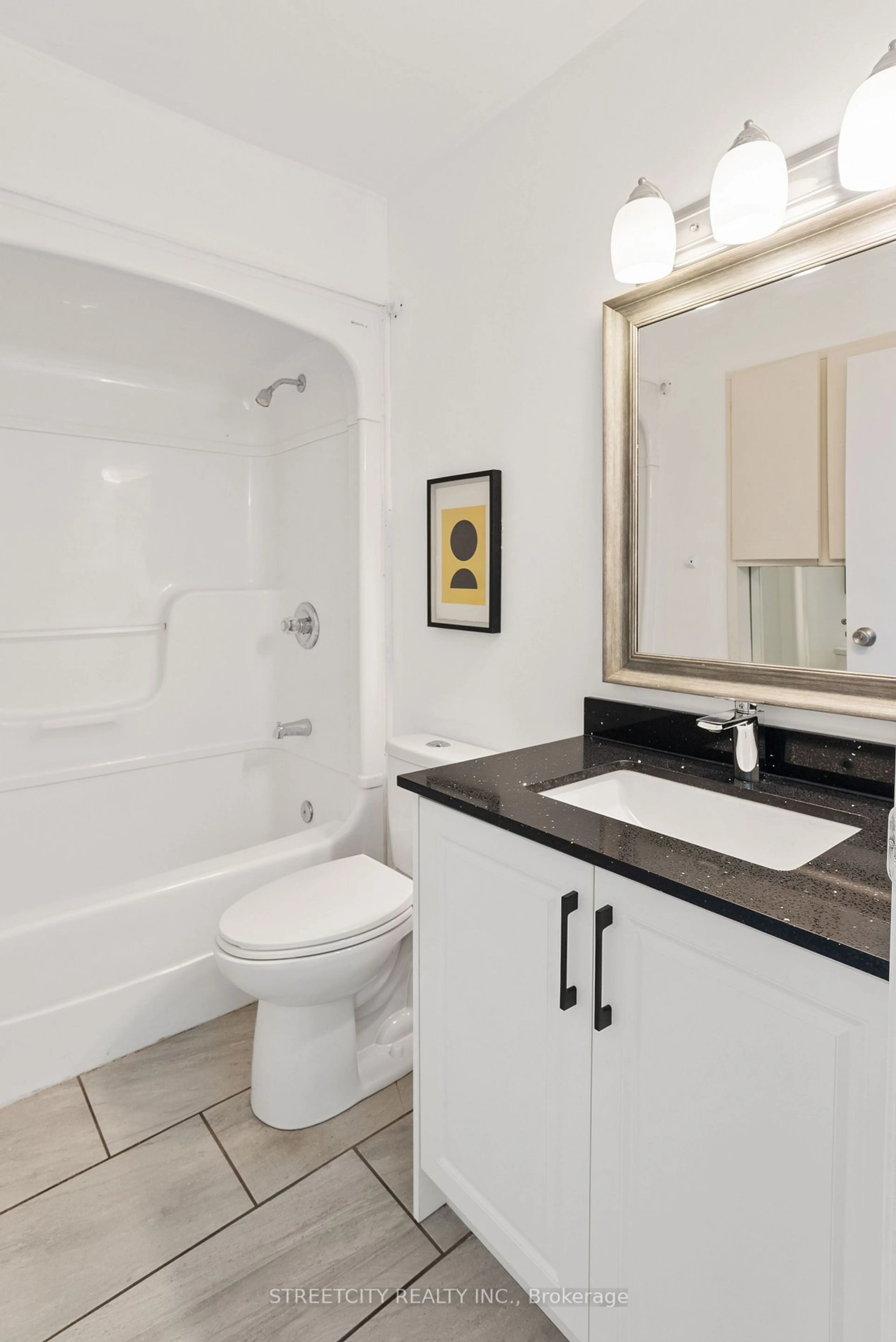 Standard bathroom, ceramic/tile floor for 293 Spruce St, London Ontario N5W 4N2