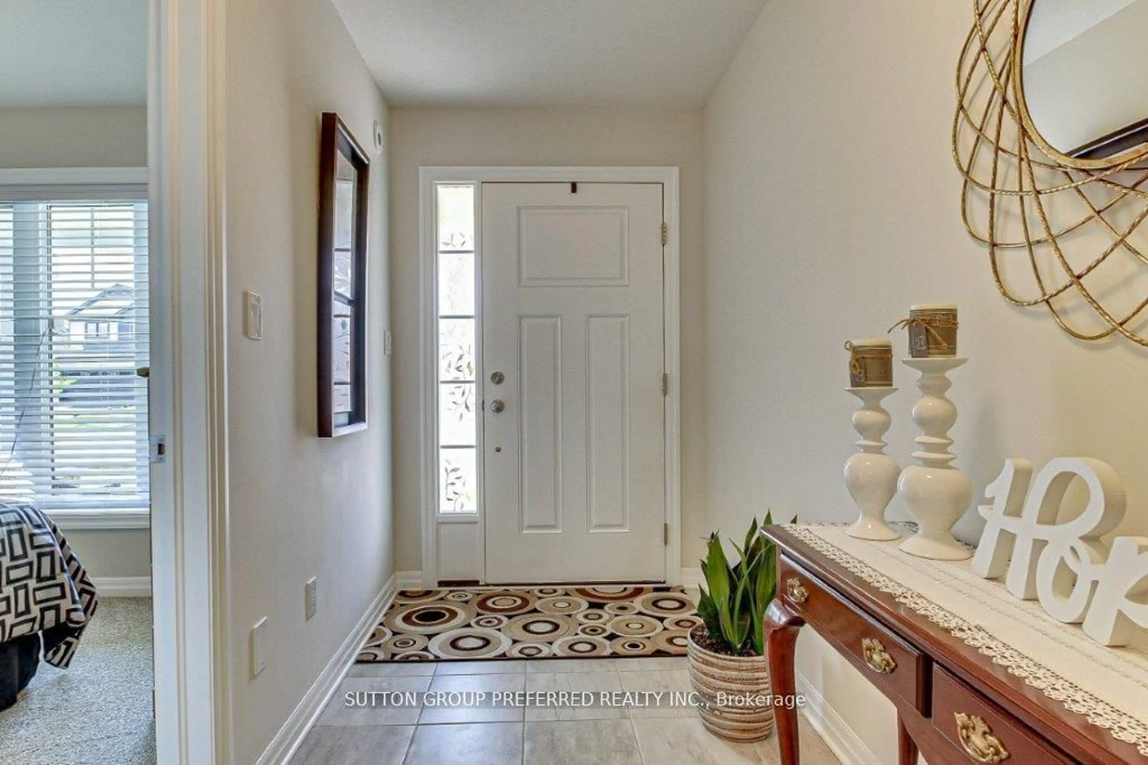 Indoor entryway for 3 Auburn Dr, St. Thomas Ontario N5R 0B5