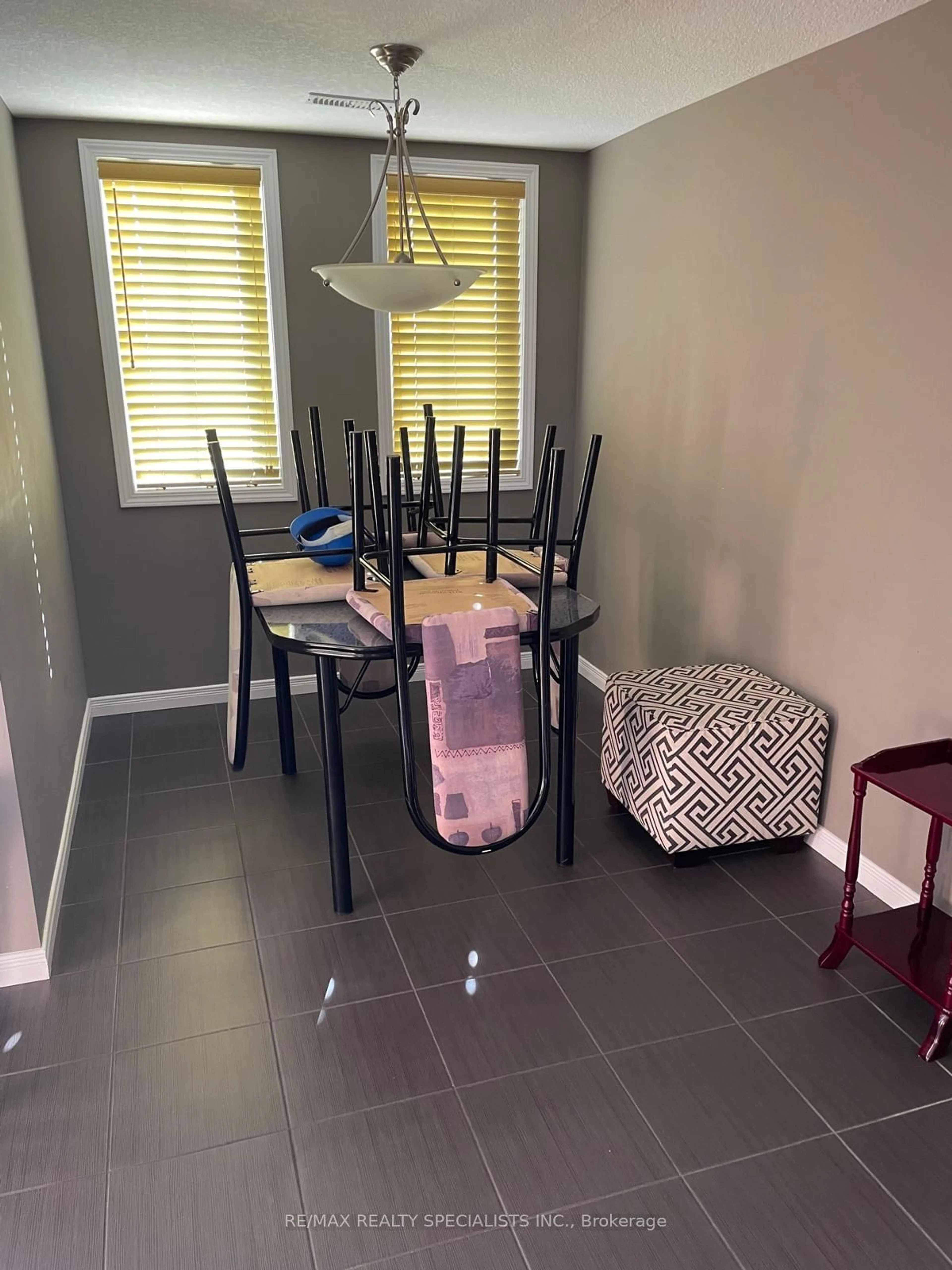 Dining room, unknown for 1662 FISCHER HALLMAN Rd, Kitchener Ontario N2R 0C6