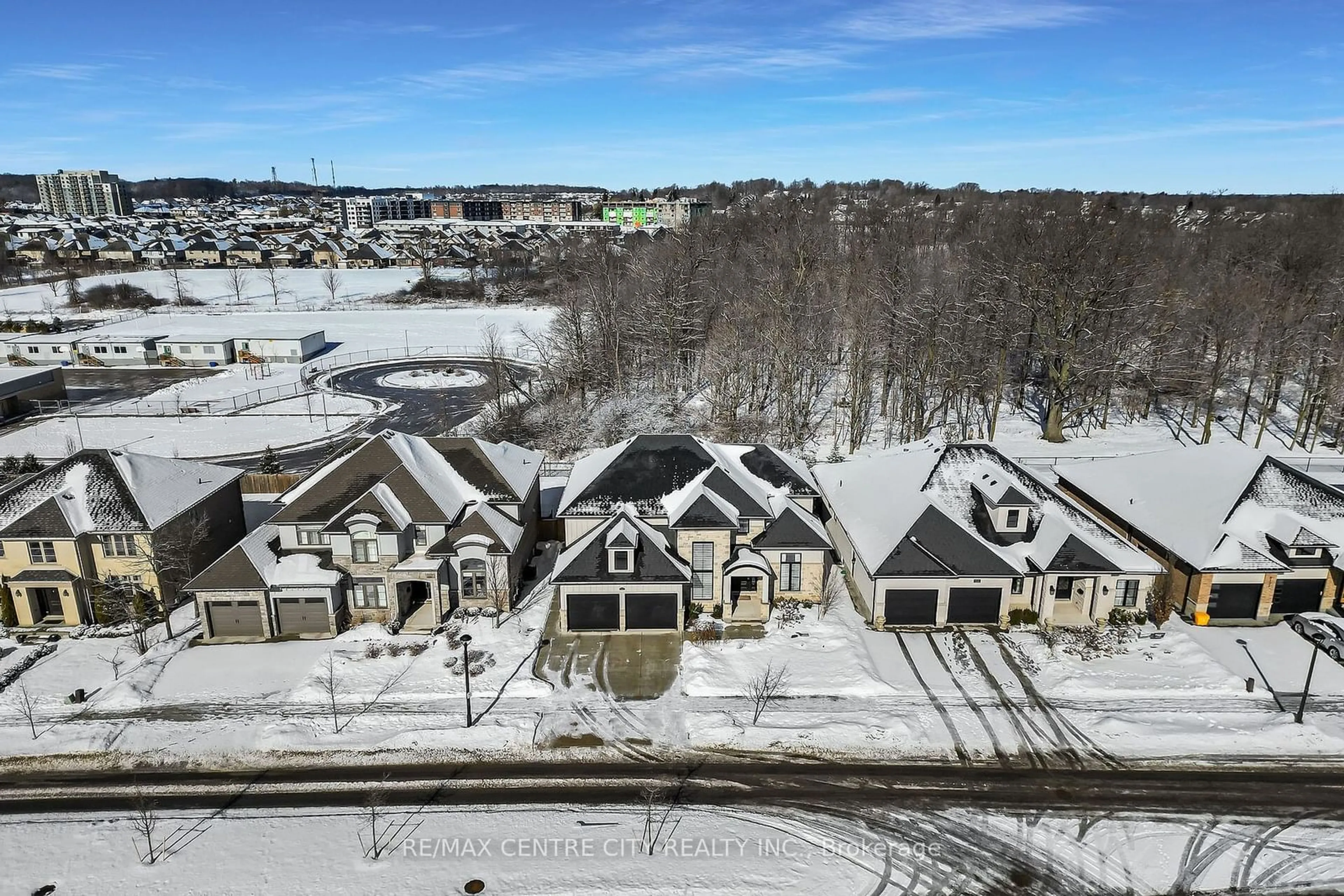 A pic from outside/outdoor area/front of a property/back of a property/a pic from drone, unknown for 6510 Old Garrison Blvd, London Ontario N6P 0G2