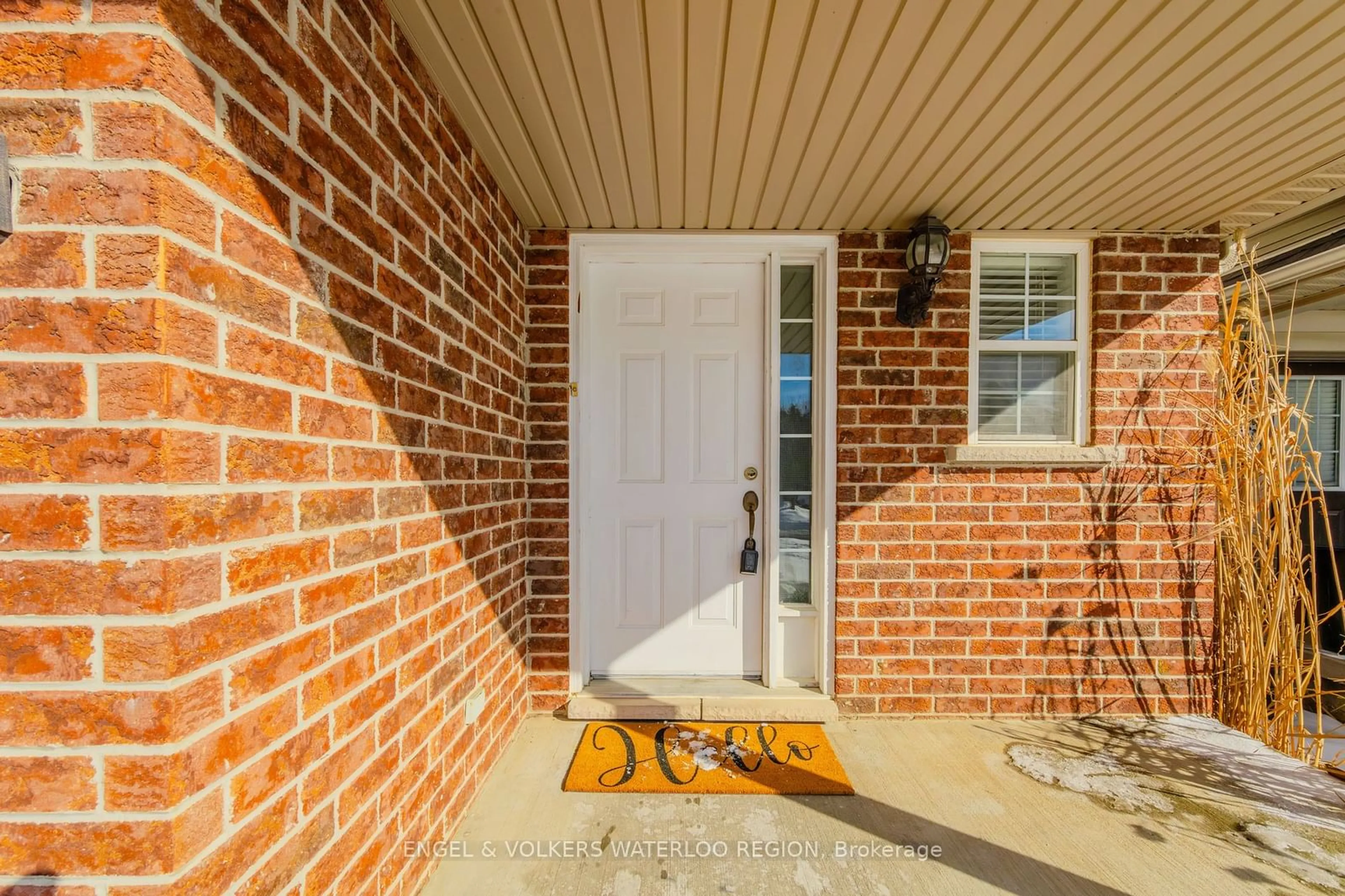 Indoor entryway for 764 Zermatt Dr, Waterloo Ontario N2T 2W8