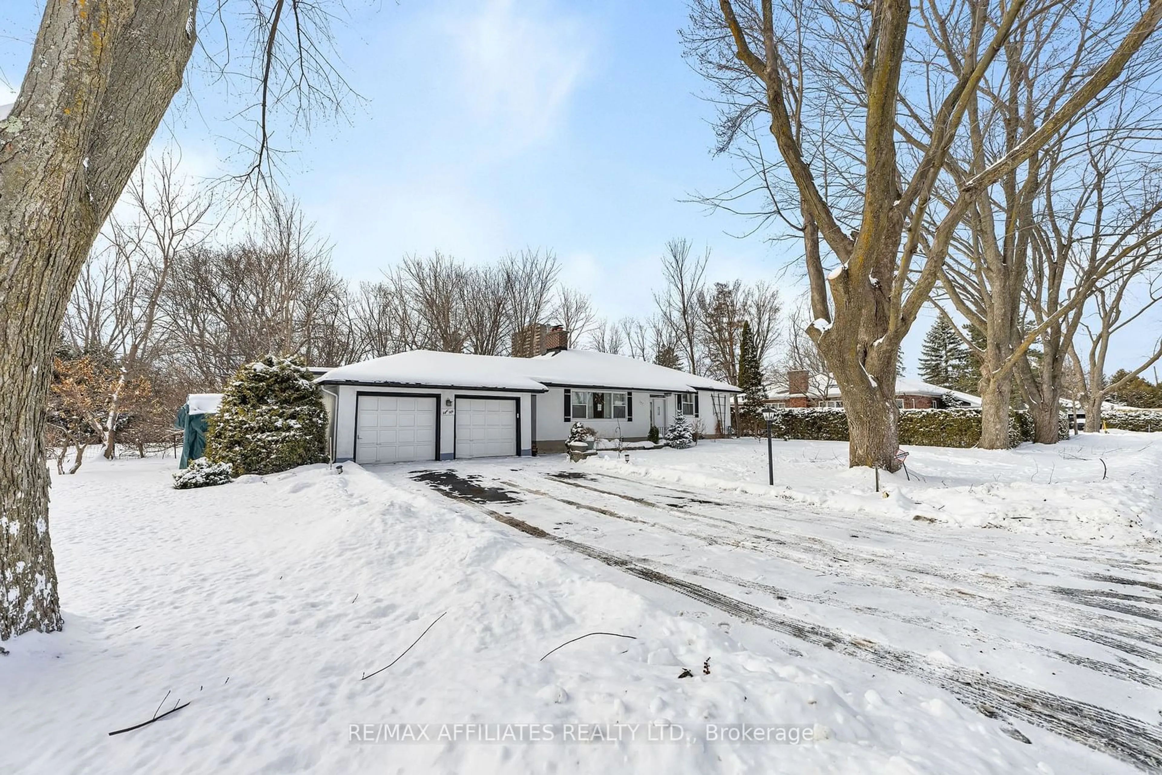 A pic from outside/outdoor area/front of a property/back of a property/a pic from drone, street for 850 Killeen Ave, McKellar Heights - Glabar Park and Area Ontario K2A 2X7