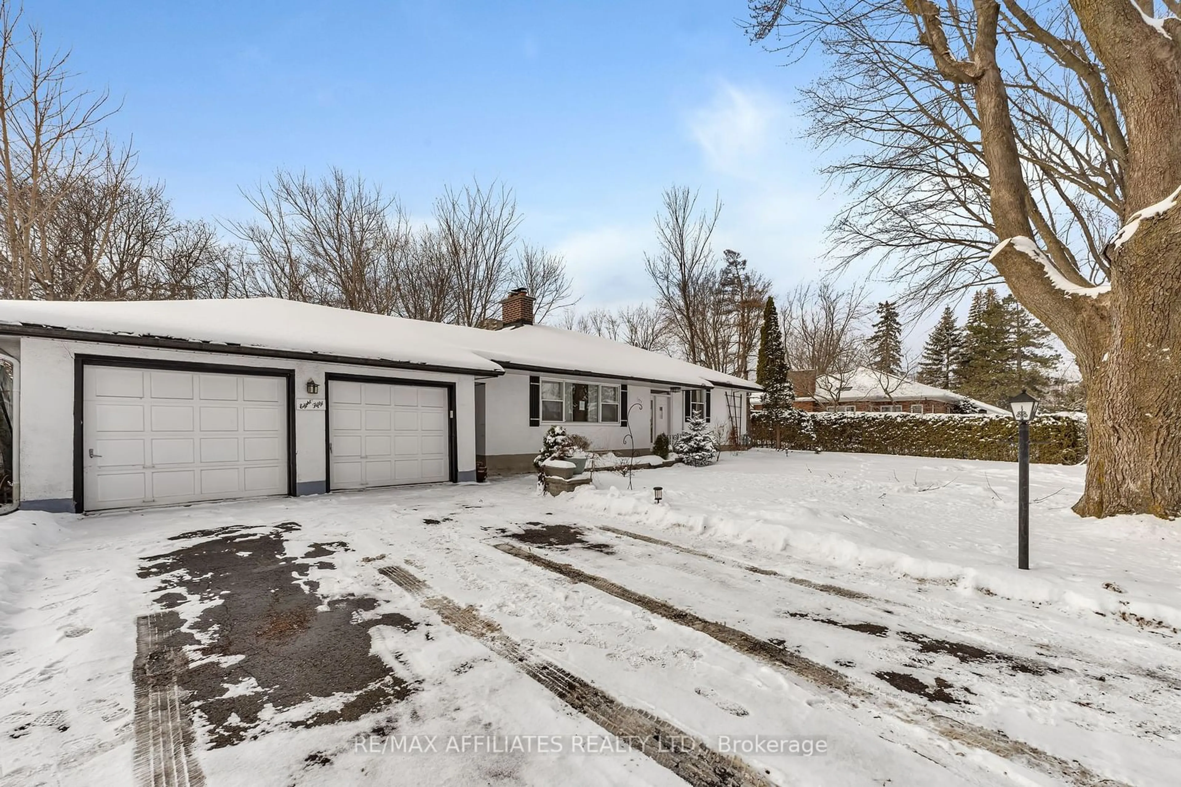 A pic from outside/outdoor area/front of a property/back of a property/a pic from drone, street for 850 Killeen Ave, McKellar Heights - Glabar Park and Area Ontario K2A 2X7