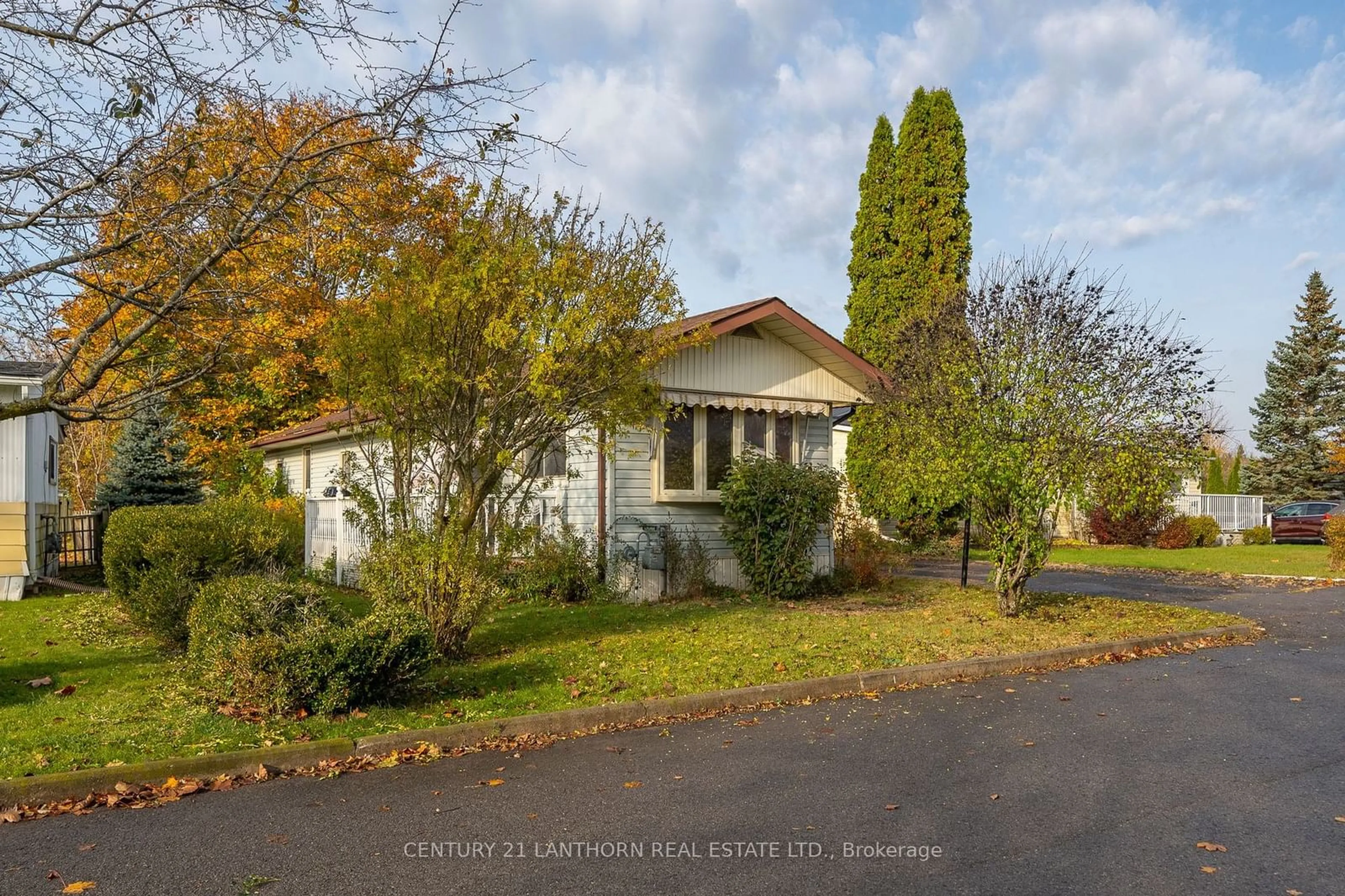 A pic from outside/outdoor area/front of a property/back of a property/a pic from drone, street for 99 Eastview Blvd, Quinte West Ontario K8N 4Z3