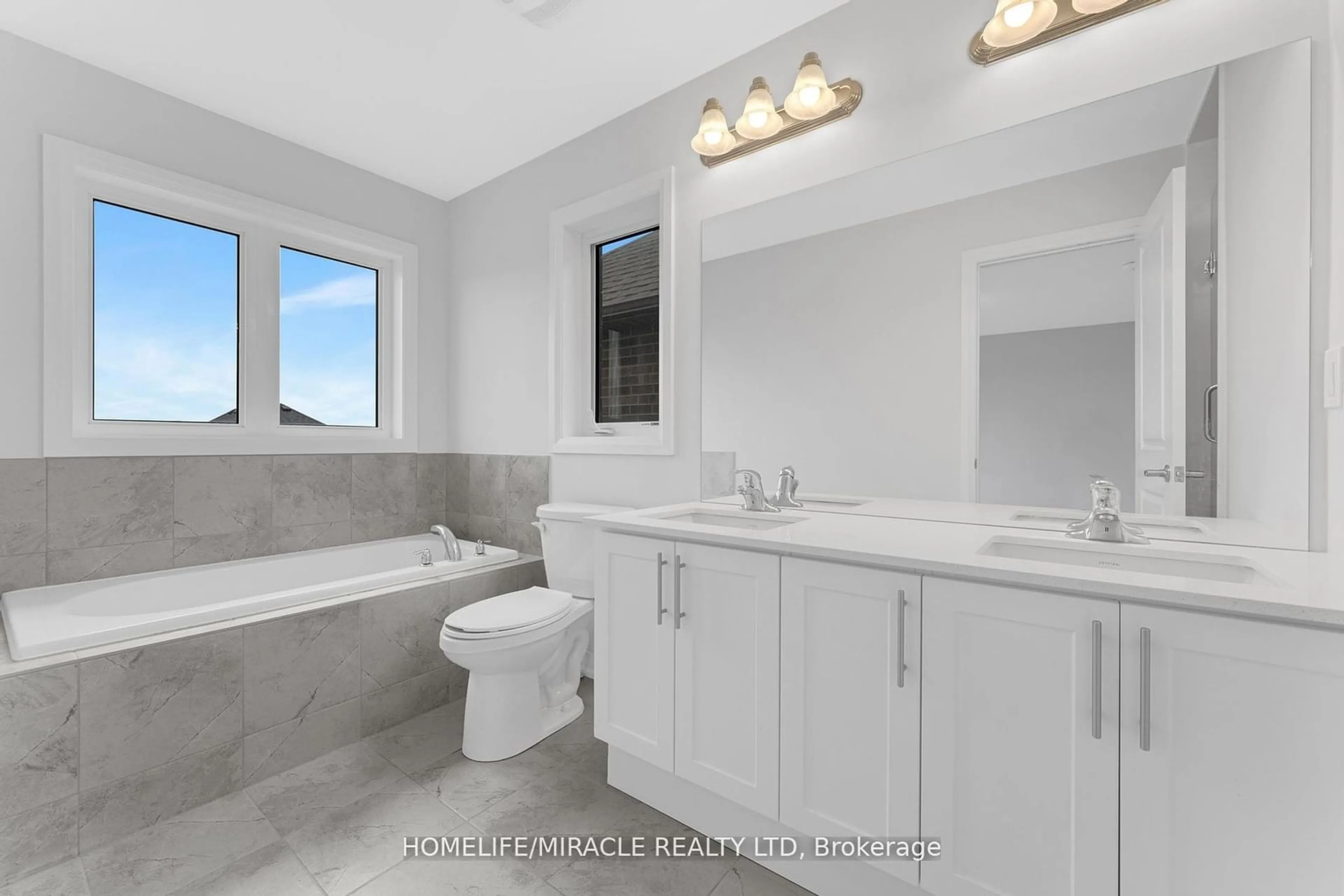 Contemporary bathroom, ceramic/tile floor for 726 Khalsa Dr, Woodstock Ontario N4T 0P4